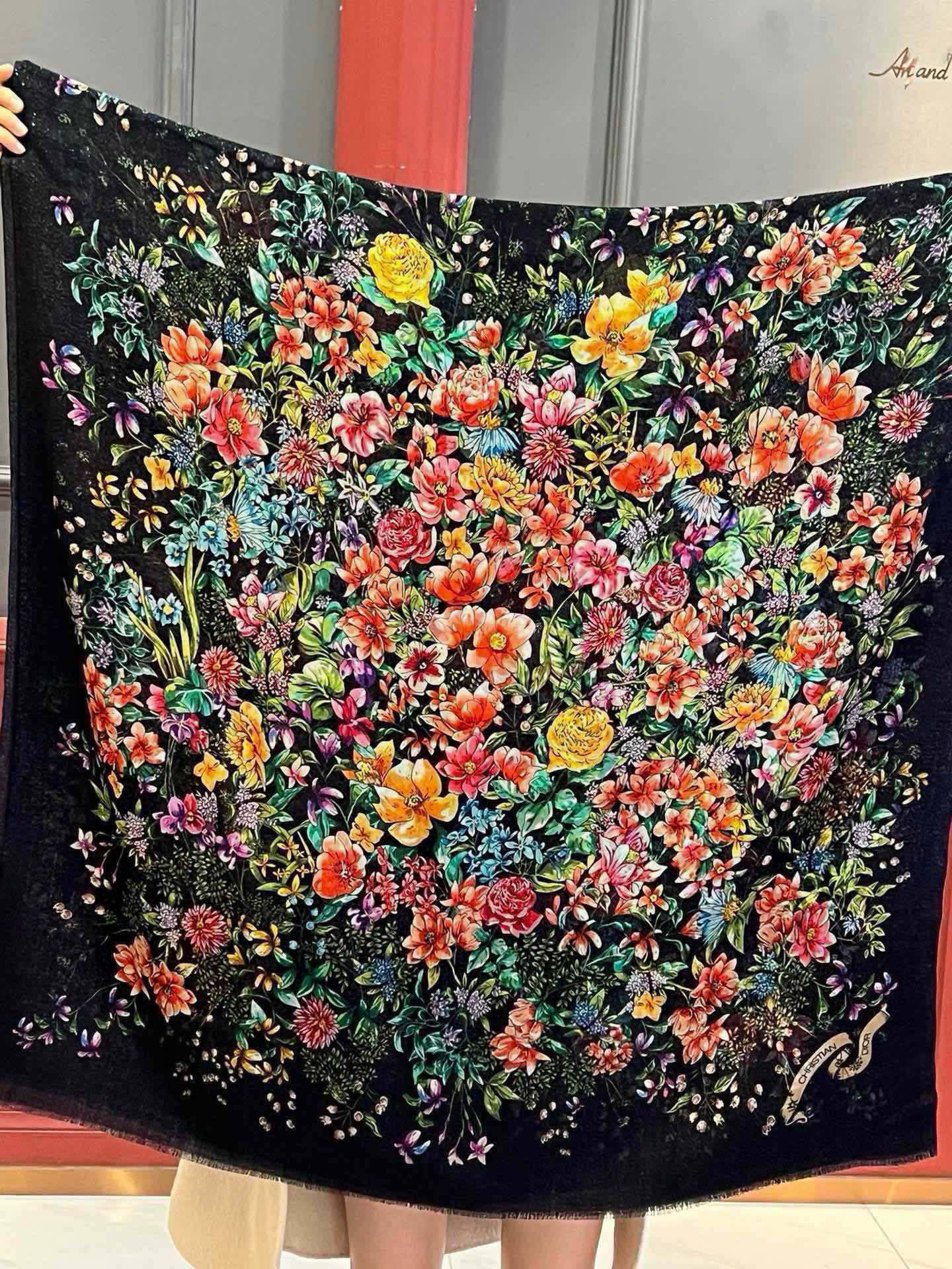 会发光发亮的围巾💃🏻💃🏻D家【D花香明媚】‼️抢‼️VIP推荐 ‼️👍下手一定要快【高端 大爱 ‼️纯羊