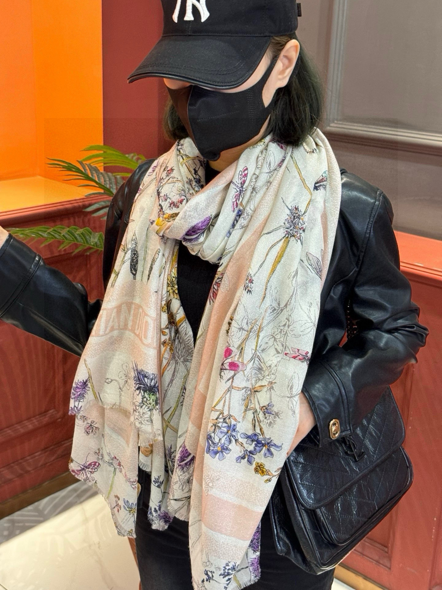 （会发光发亮的围巾）💃🏻💃🏻D家【D太阳女神银丝长巾】‼️抢‼️VIP推荐 ‼️👍下手一定要快【高端 大