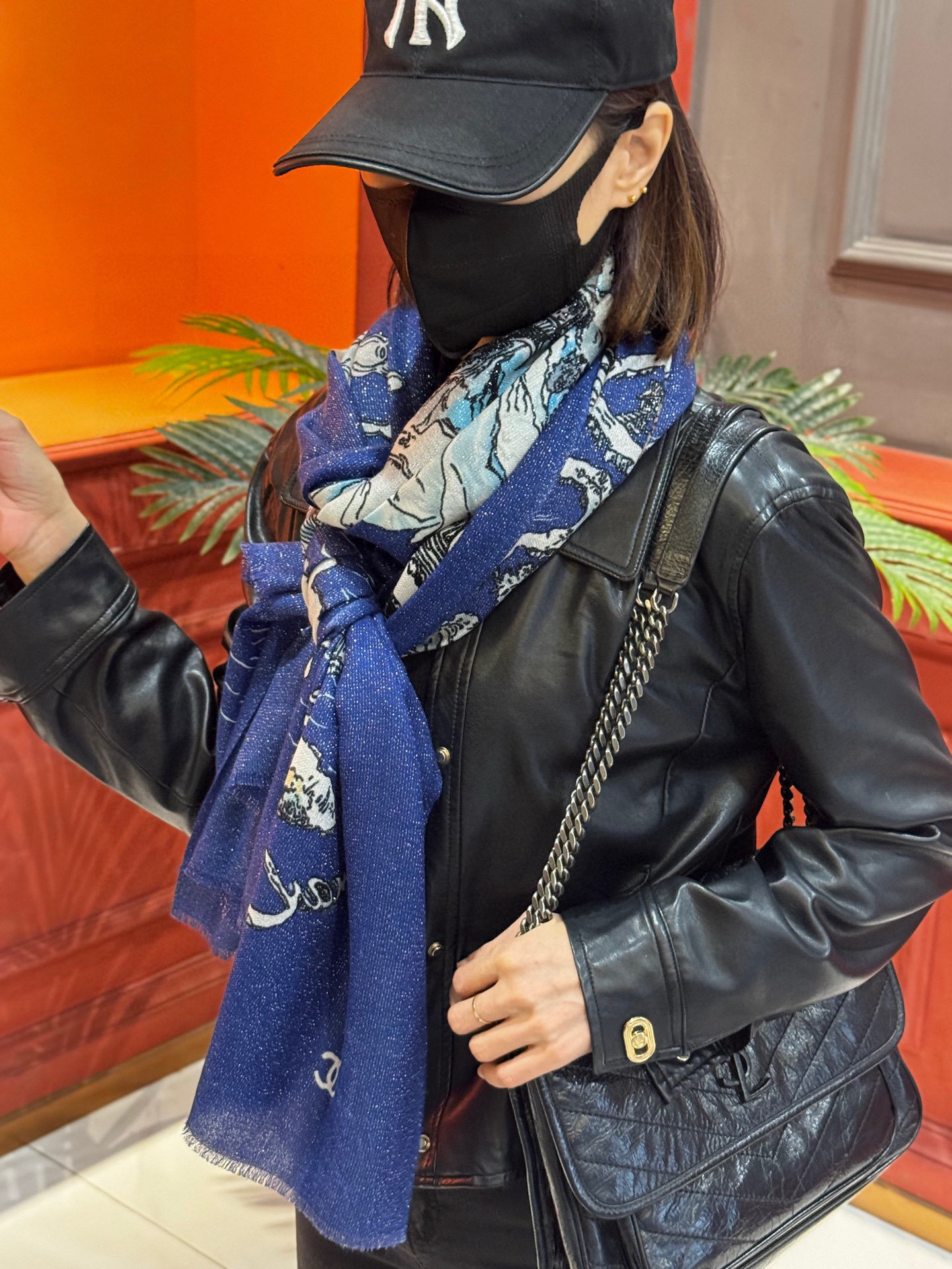 会发光发亮的围巾 2025秋冬高级成衣系列～Chanel 此系列谱写一曲自由轻灵的赞歌本系列作品创新演绎