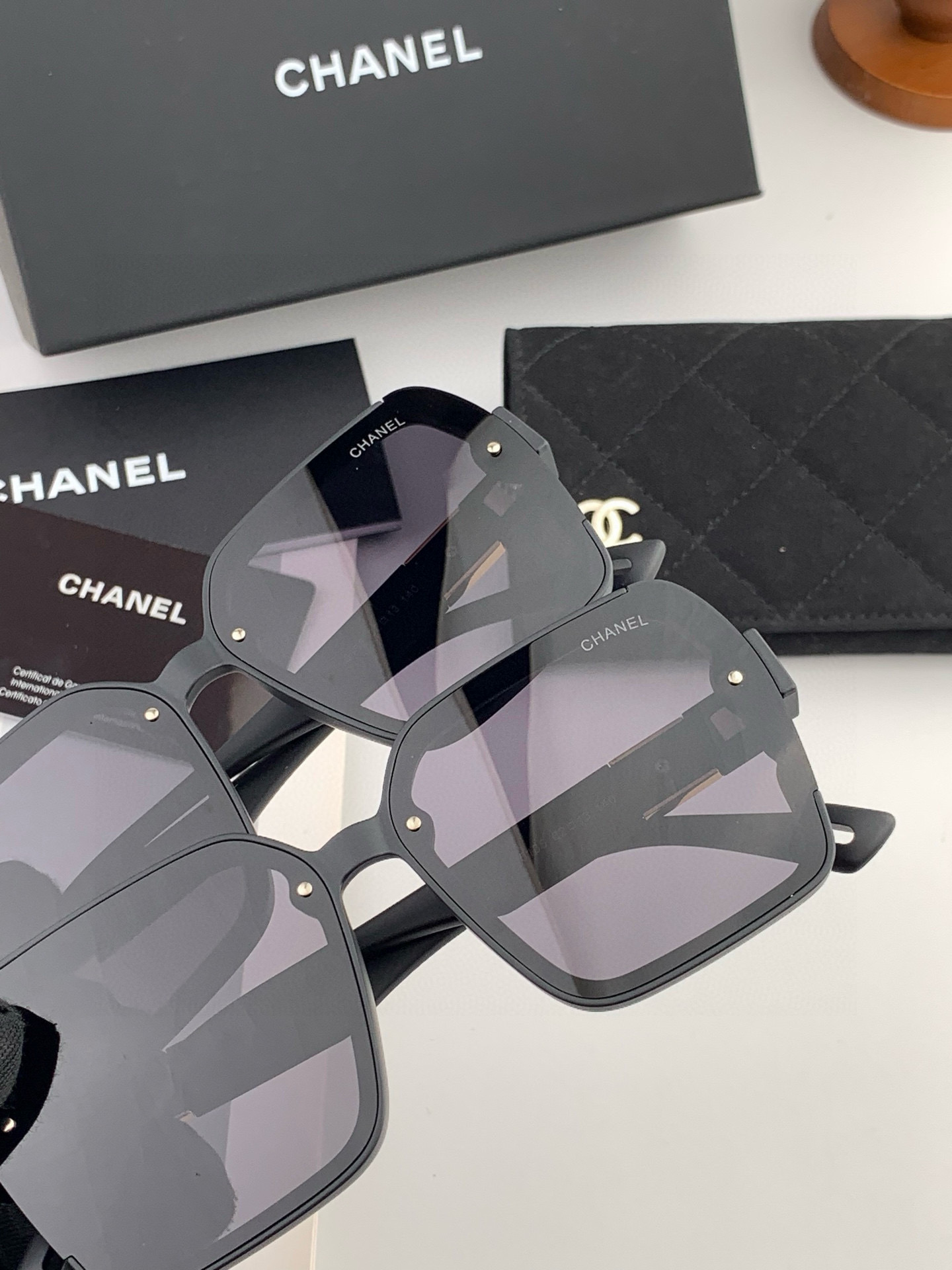 【CHANEL】香奈儿 2025新款潮流爆款 时尚方框太阳镜 佩戴舒适 网红潮款墨镜 女士高清加厚偏光太