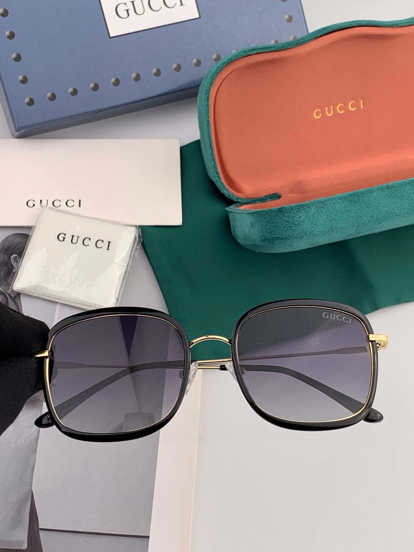 GUCCI 2025开春新款 最新款方框太阳镜 各路网红纷纷带起气场满分‼️ 俏皮甜美.上脸效果更佳.金