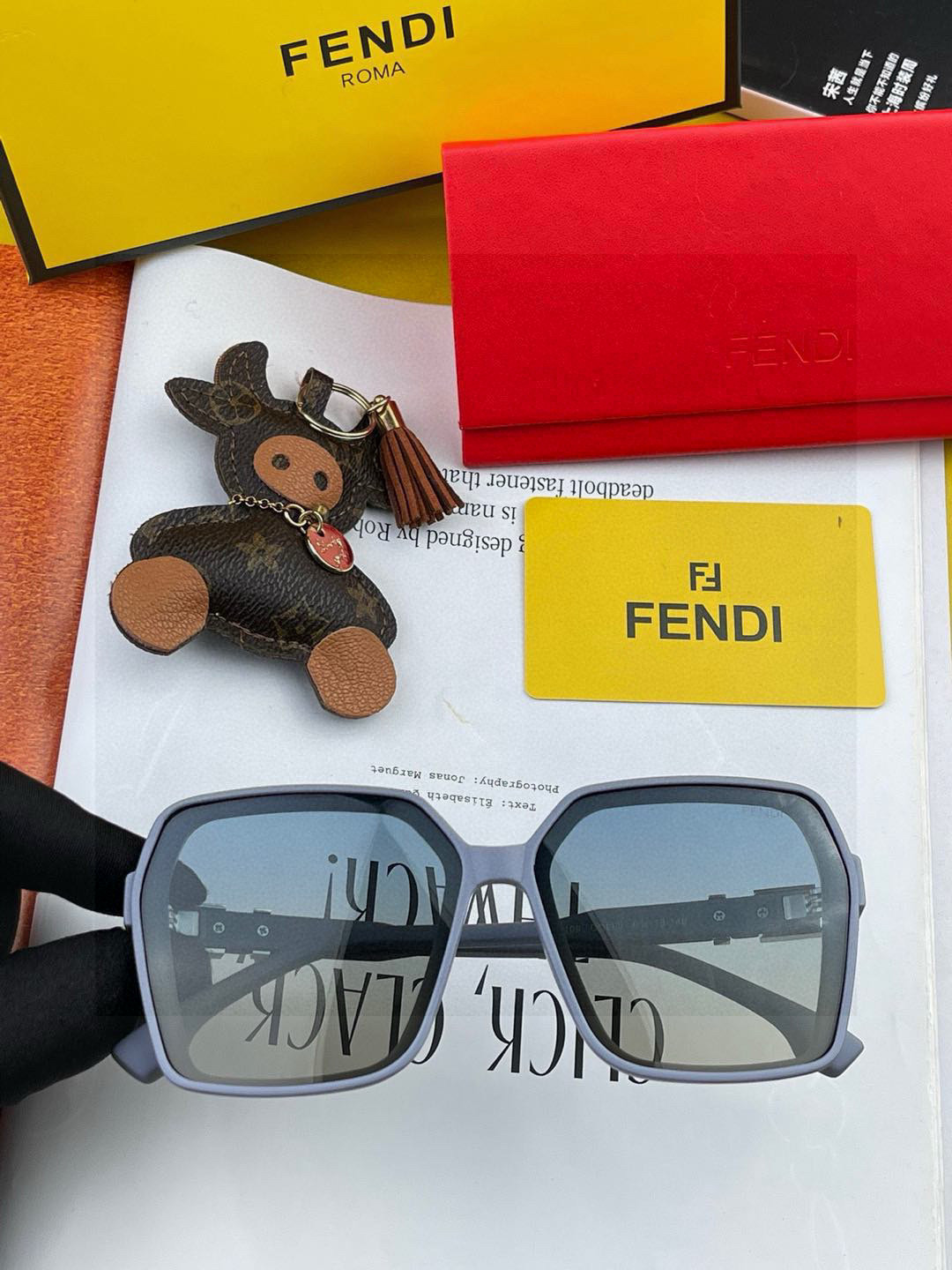 🔺 【芬迪】2025开春新款 潮流爆款 时尚方框偏光太阳镜 高品质 佩戴舒适 网红潮款墨镜 女士高清偏光