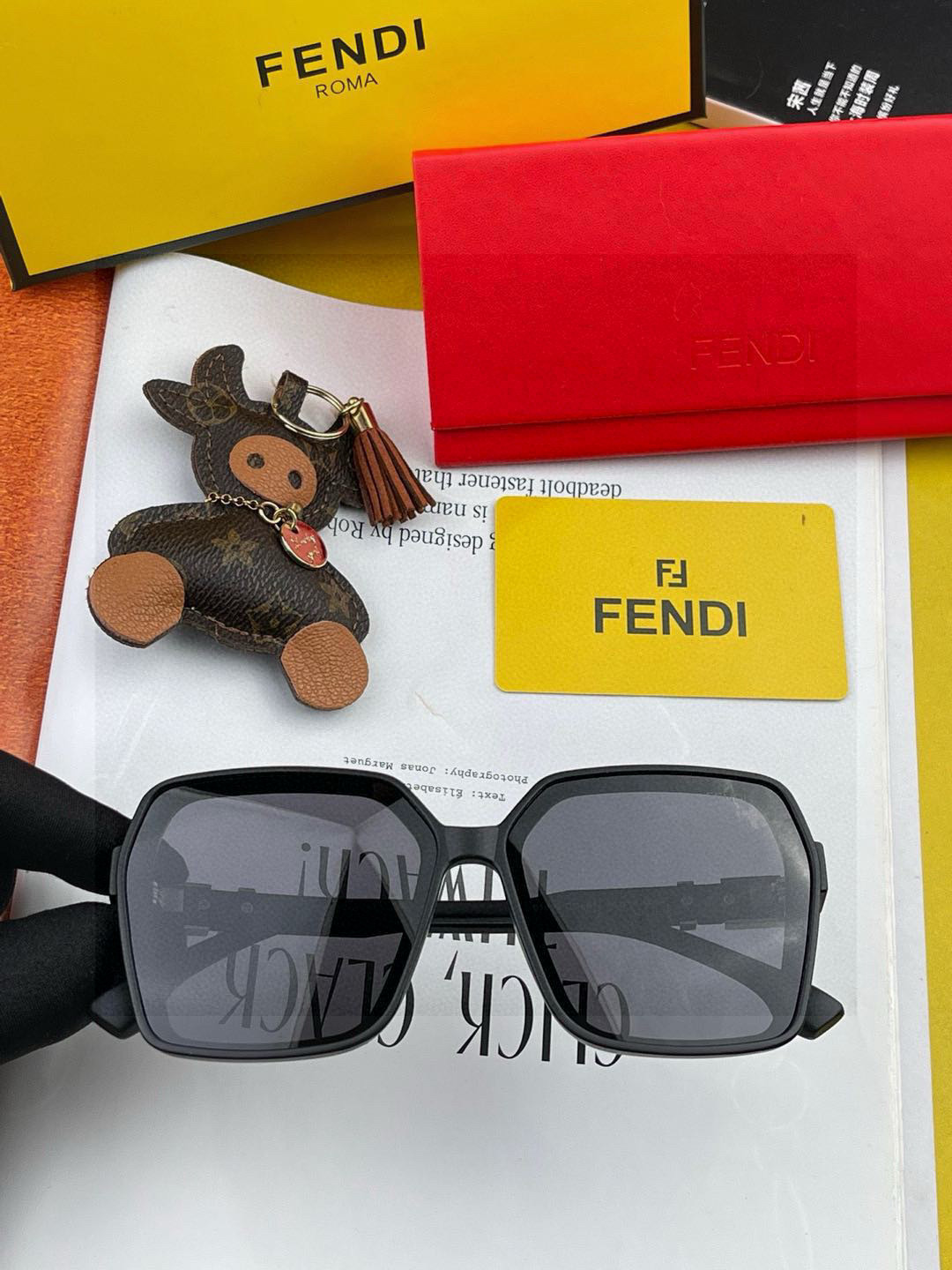 🔺 【芬迪】2025开春新款 潮流爆款 时尚方框偏光太阳镜 高品质 佩戴舒适 网红潮款墨镜 女士高清偏光