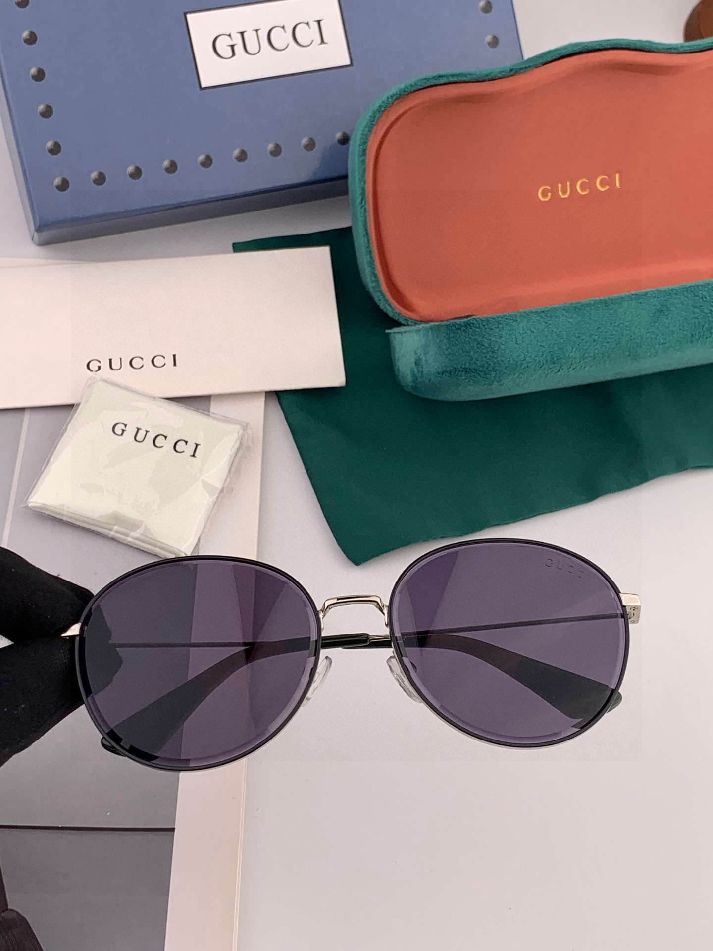 GUCCI 新款尼龙偏光太眼镜，无框钻石 切边更有质感，大气女人范儿，大脸小脸都好看 ！型号：G0299