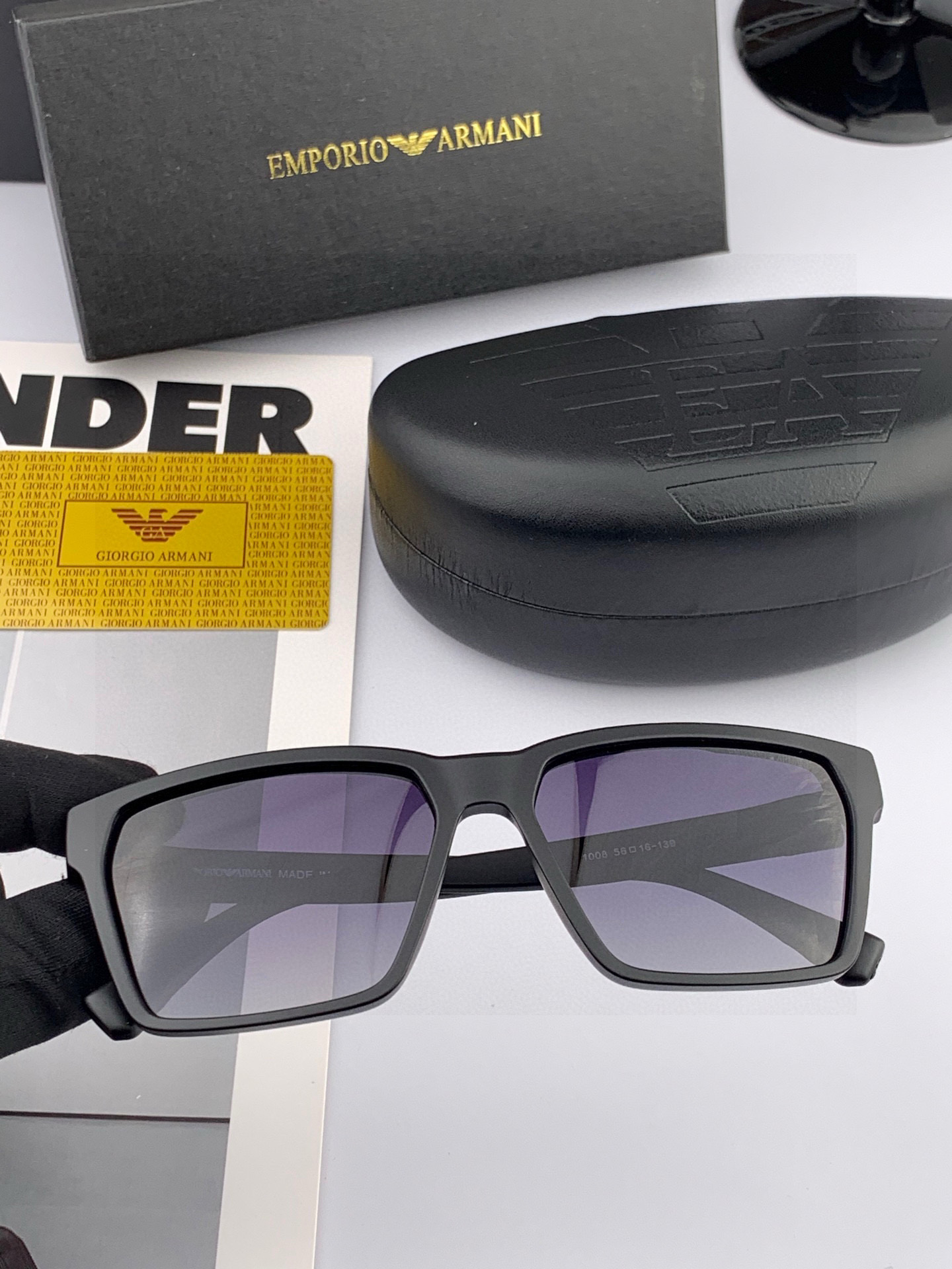 【阿玛尼】2025新款超百搭金属尼龙太阳镜、造型轮廓超大镜框完美修饰脸型，时尚超级百搭 ！型号：A810