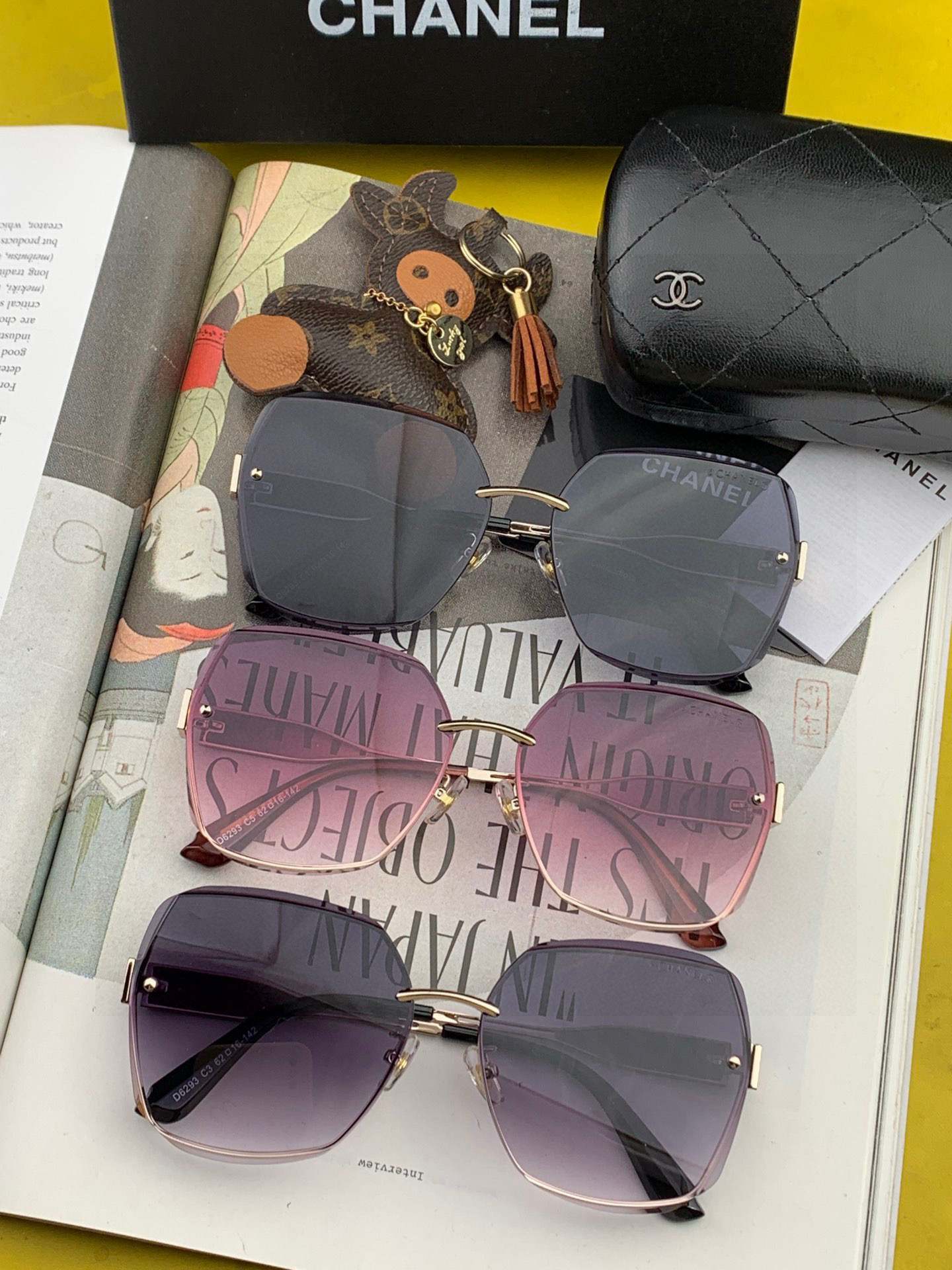 香奈儿 新款太阳镜太漂亮的款,爆到断货。镜片采用尼龙材质,透光度清晰的同时又保护眼睛,镜框采用环保无磁不