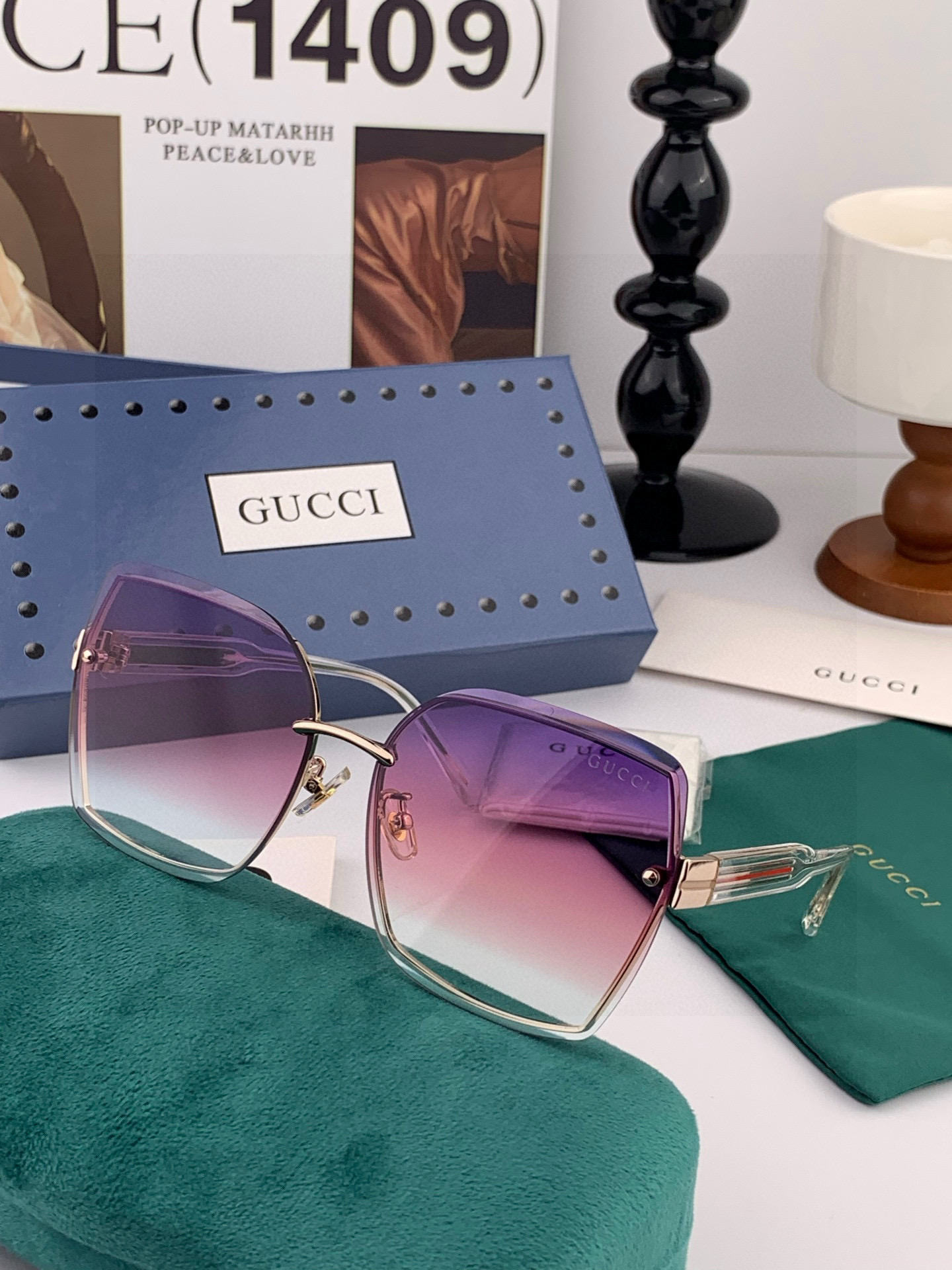 GUCC*新款太阳镜太漂亮的款,爆到断货。镜片采用尼龙材质,透光度清晰的同时又保护眼睛,镜框采用环保无磁