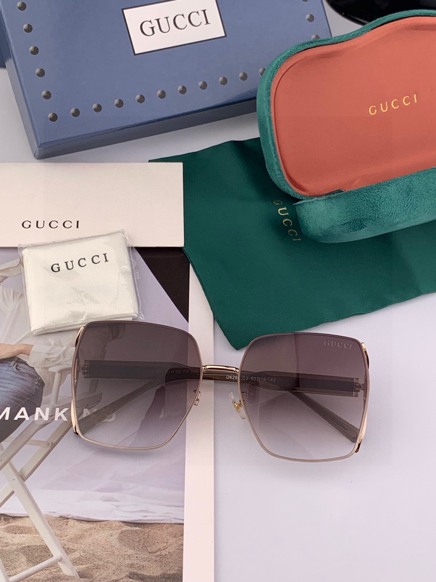 GUCC*新款太阳镜太漂亮的款,爆到断货。镜片采用尼龙材质,透光度清晰的同时又保护眼睛,镜框采用环保无磁