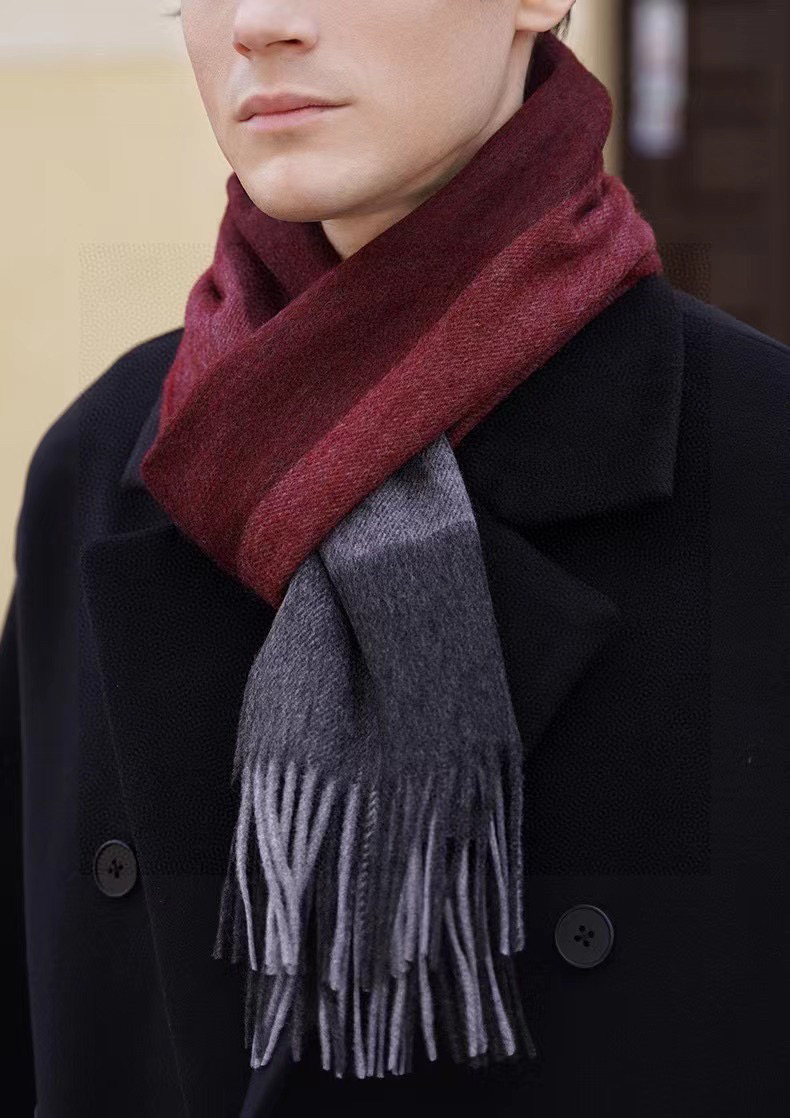 巴宝莉最新男士双色纯羊绒围巾👍我们的男款围巾且买且珍惜~~男款真的很少，一年也就出几款，都是出口订单所以
