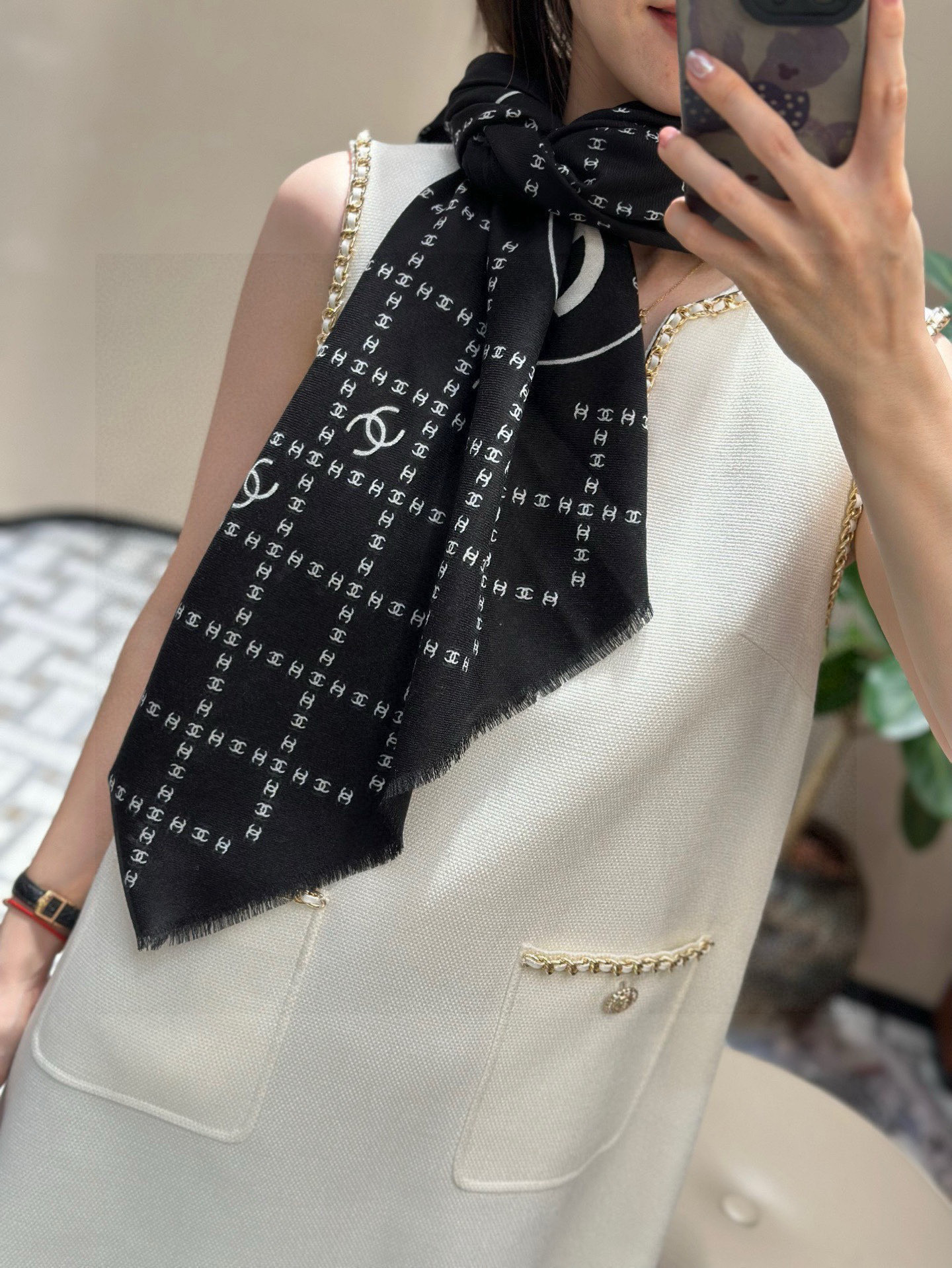 新款💖💖💃🏻💃🏻小香【双C标志网格方巾140】须边羊绒方巾‼️抢‼️VIP推荐 ‼️👍下手一定要快【高端