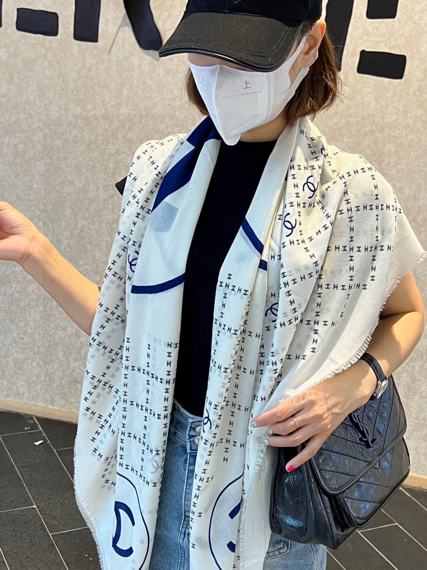 新款💖💖💃🏻💃🏻小香【双C标志网格方巾140】须边羊绒方巾‼️抢‼️VIP推荐 ‼️👍下手一定要快【高端