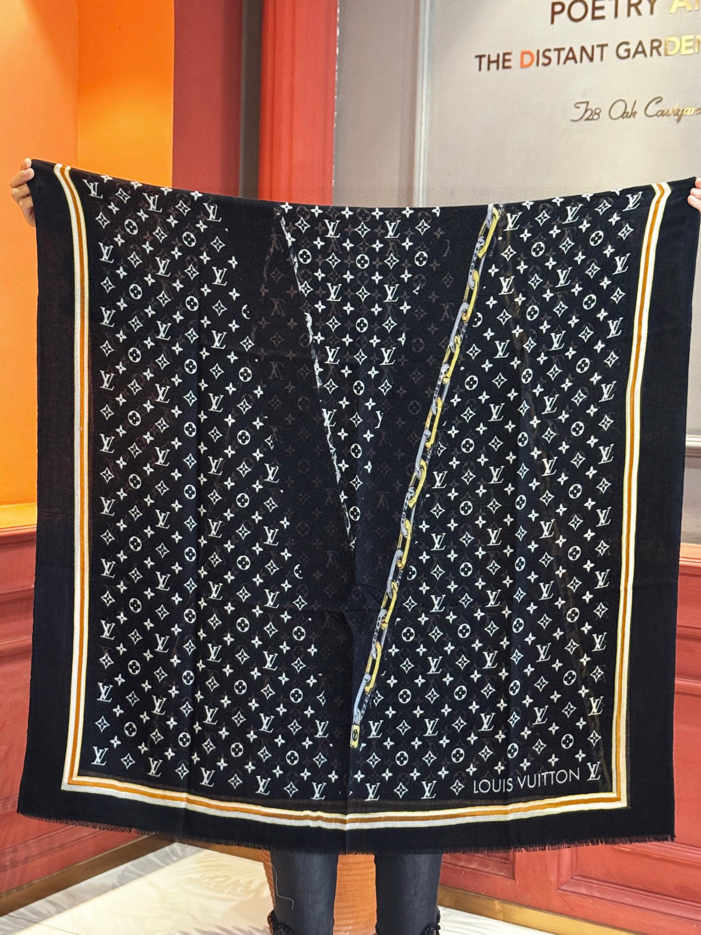 又时髦又百搭！LV新款老花长巾】提升气质和品味的好单品！！四季必备！！真的无敌实用！！Lv难得的羊绒长巾