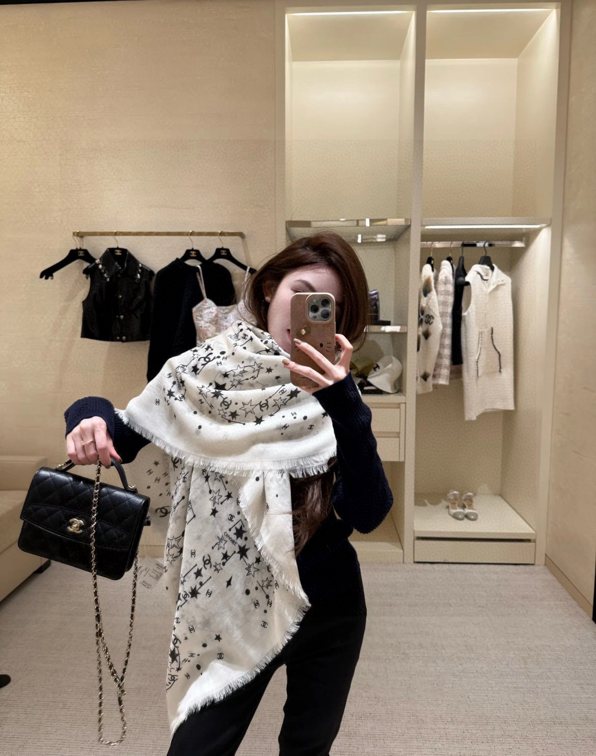 𝑪𝒉𝒂𝒏𝒆𝒍 • 25𝑪《星星物语》四季披肩黑色！Size：140x140cm 100%羊绒轻盈柔软，亲