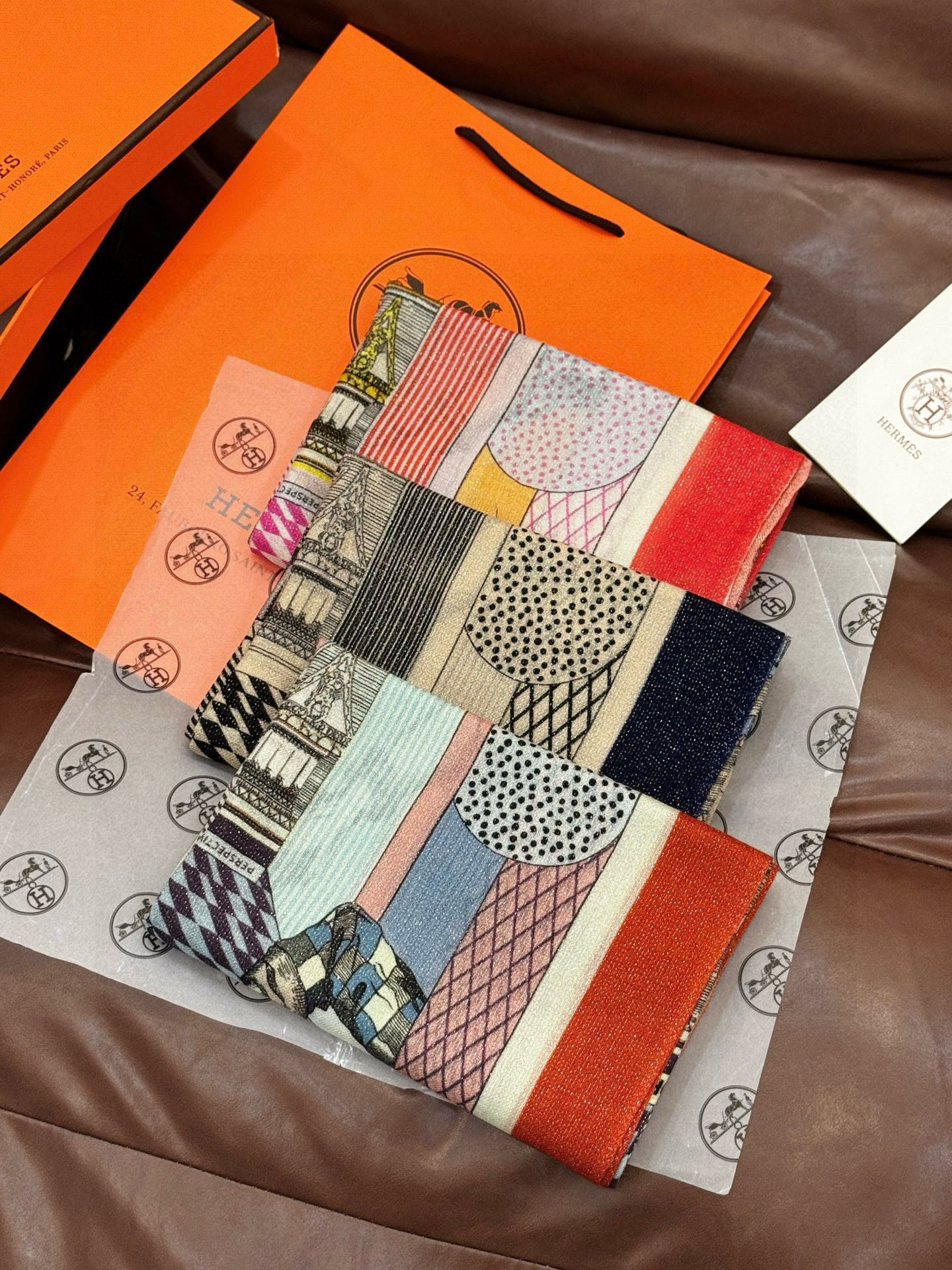 会发光发亮的围巾 爱马仕 专柜同步 买了都说好看羊绒印花‼️推荐💕顶级工艺超值‼️爱马仕专柜爆款🎁🎁羊绒