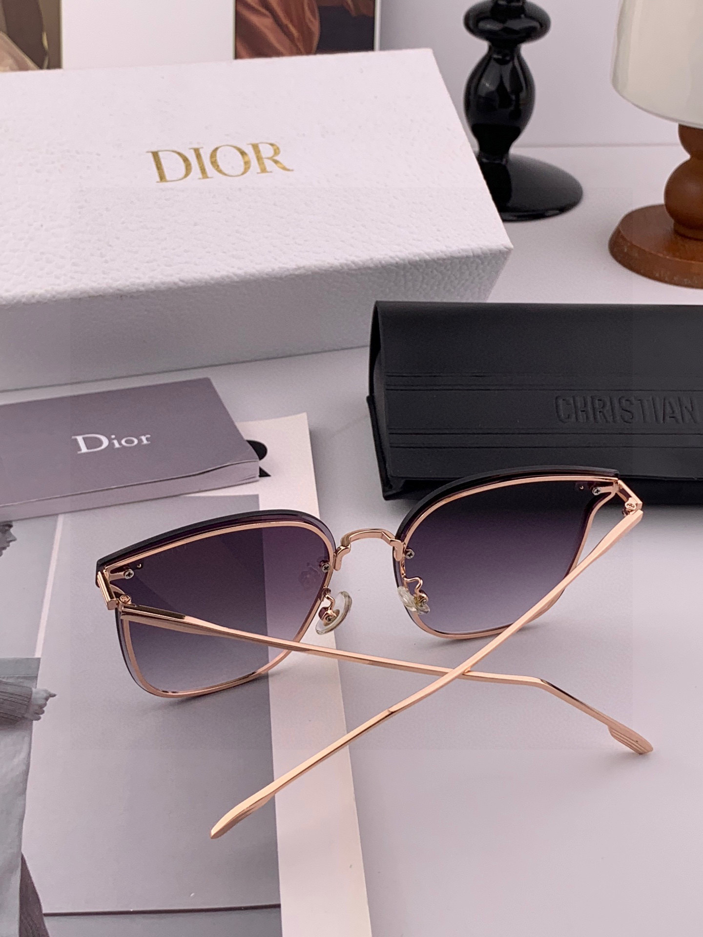 DIOR 2025新款女士方框太阳眼镜 开车墨镜 新款金属无框太阳镜 时尚大方 舒适轻盈 精致奢华 超轻