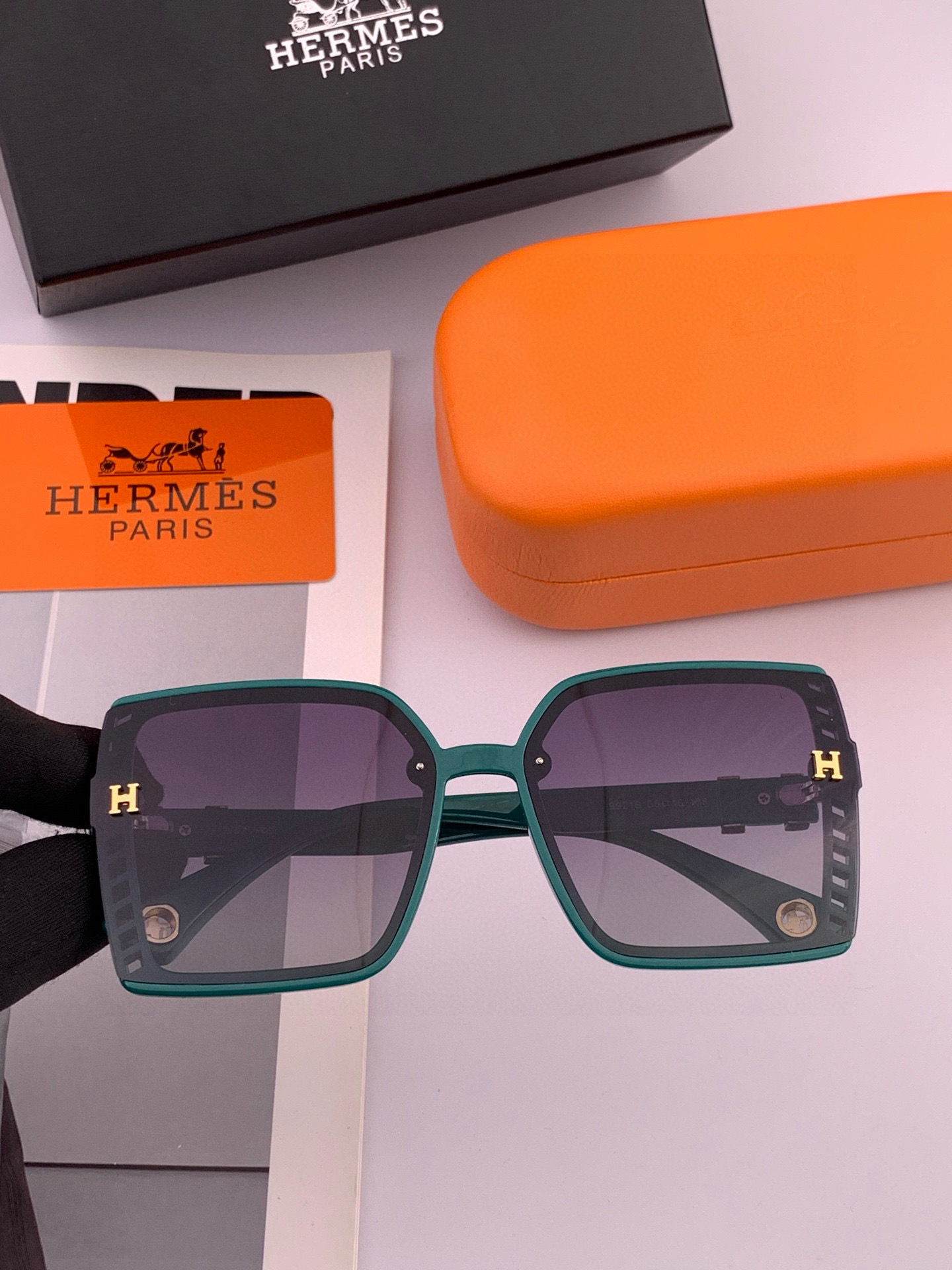 2025新款 爱马仕女士偏光太阳镜🕶️ 宝丽来高清镜片🎉高品质TR-90镜框 时尚百搭！型号：H1992