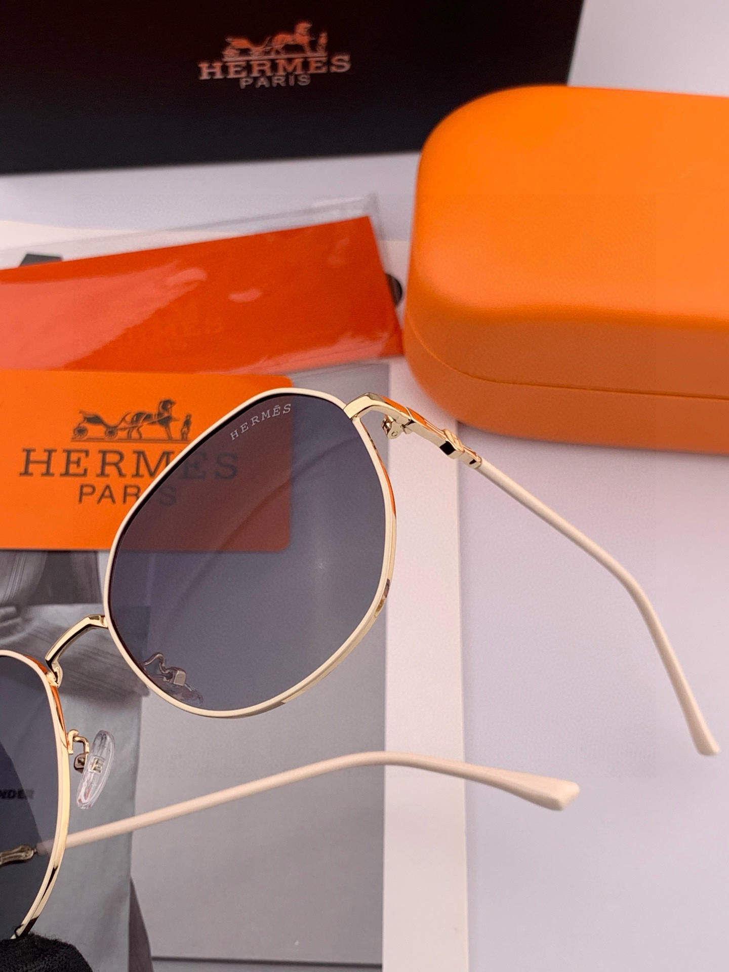 2025新款 爱马仕女士偏光太阳镜🕶️ 宝丽来高清镜片🎉高品质TR-90镜框 时尚百搭！型号：H3821