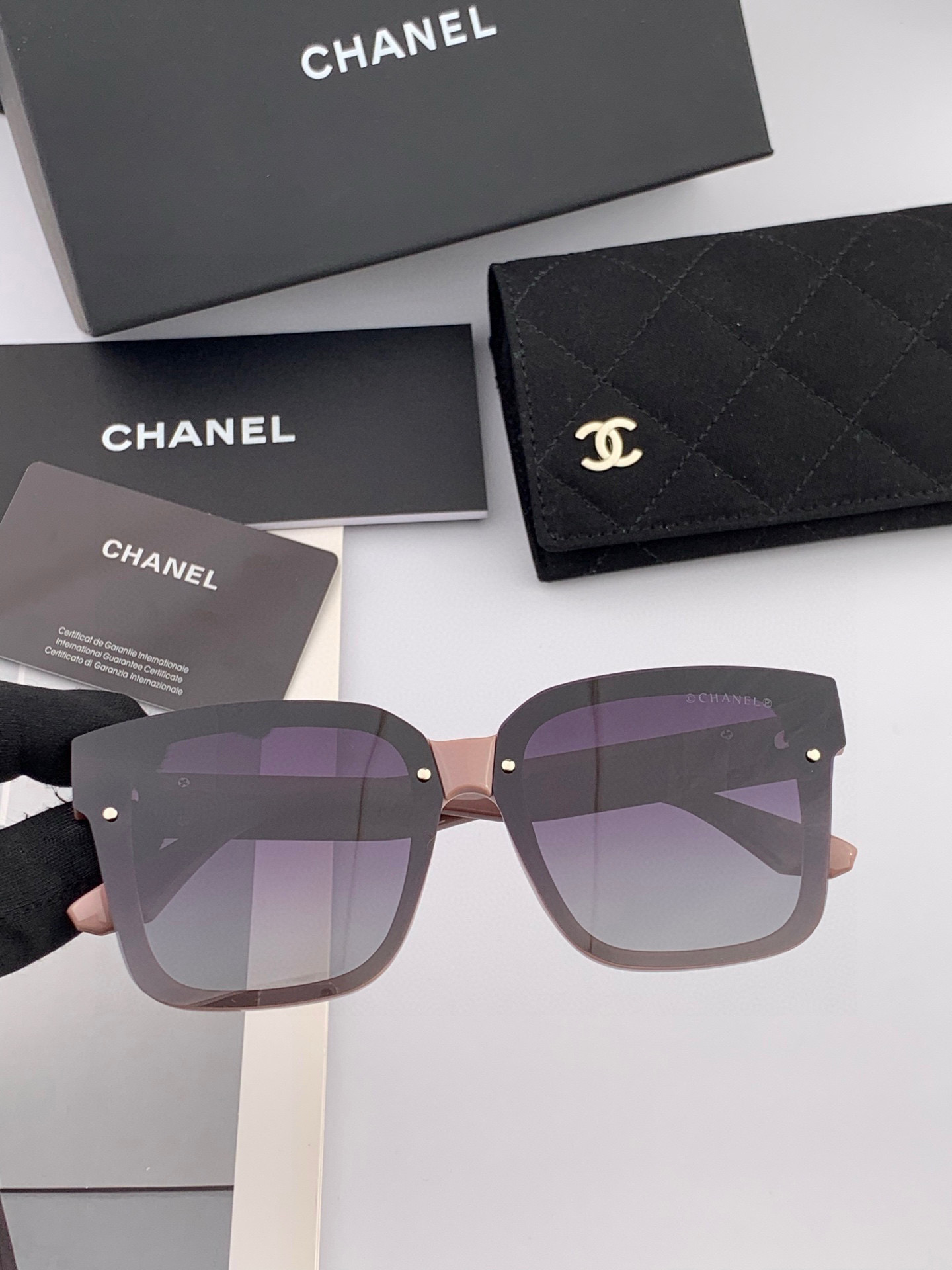 【CHANEL】香奈儿 2025新款潮流爆款 时尚方框太阳镜 佩戴舒适 网红潮款墨镜 ♥️♥️型号：CH