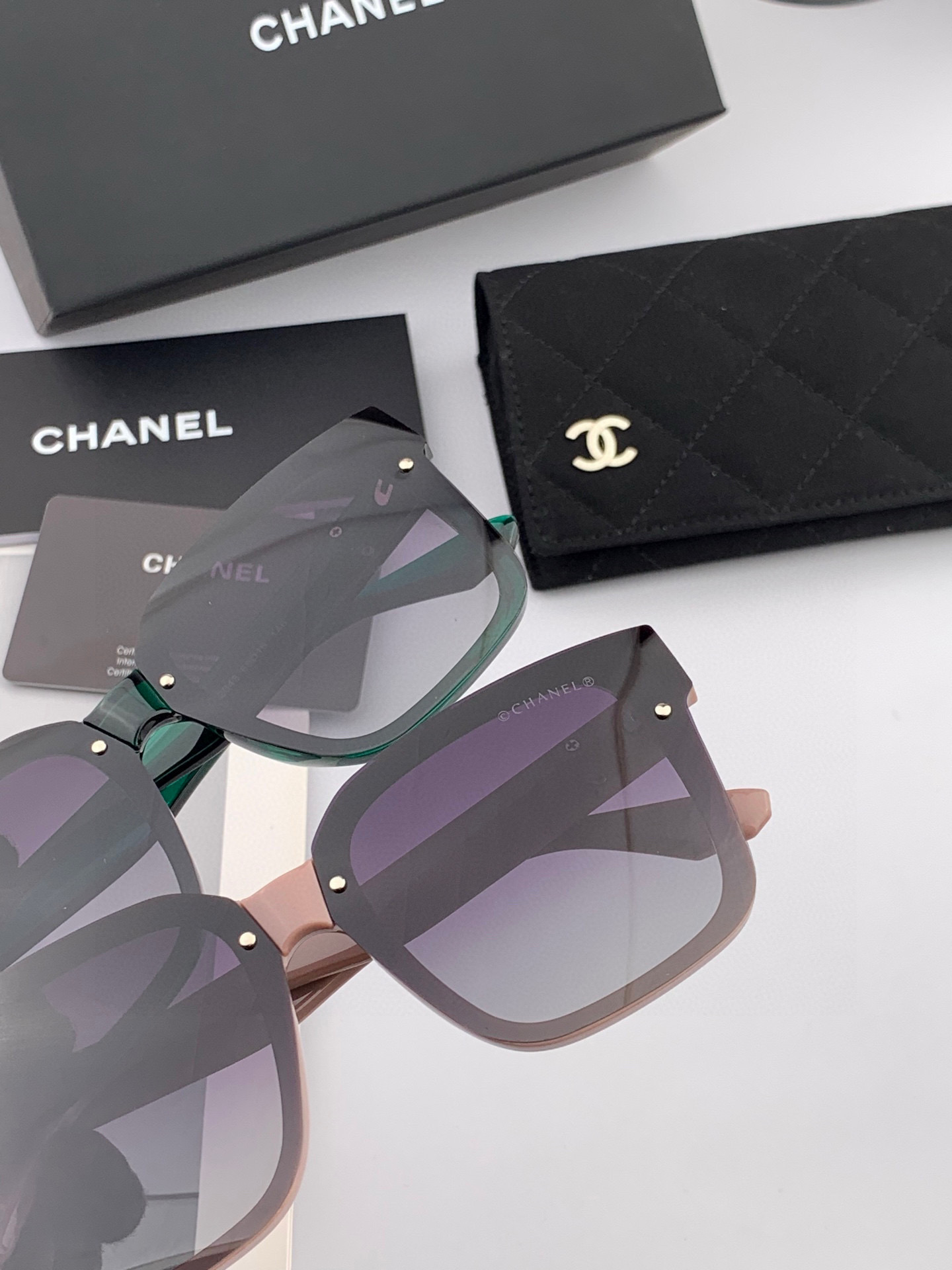 【CHANEL】香奈儿 2025新款潮流爆款 时尚方框太阳镜 佩戴舒适 网红潮款墨镜 ♥️♥️型号：CH