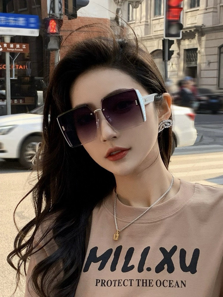 DIOR 2025新款女士方框太阳眼镜 开车墨镜 新款金属无框太阳镜 时尚大方 舒适轻盈 精致奢华 超轻