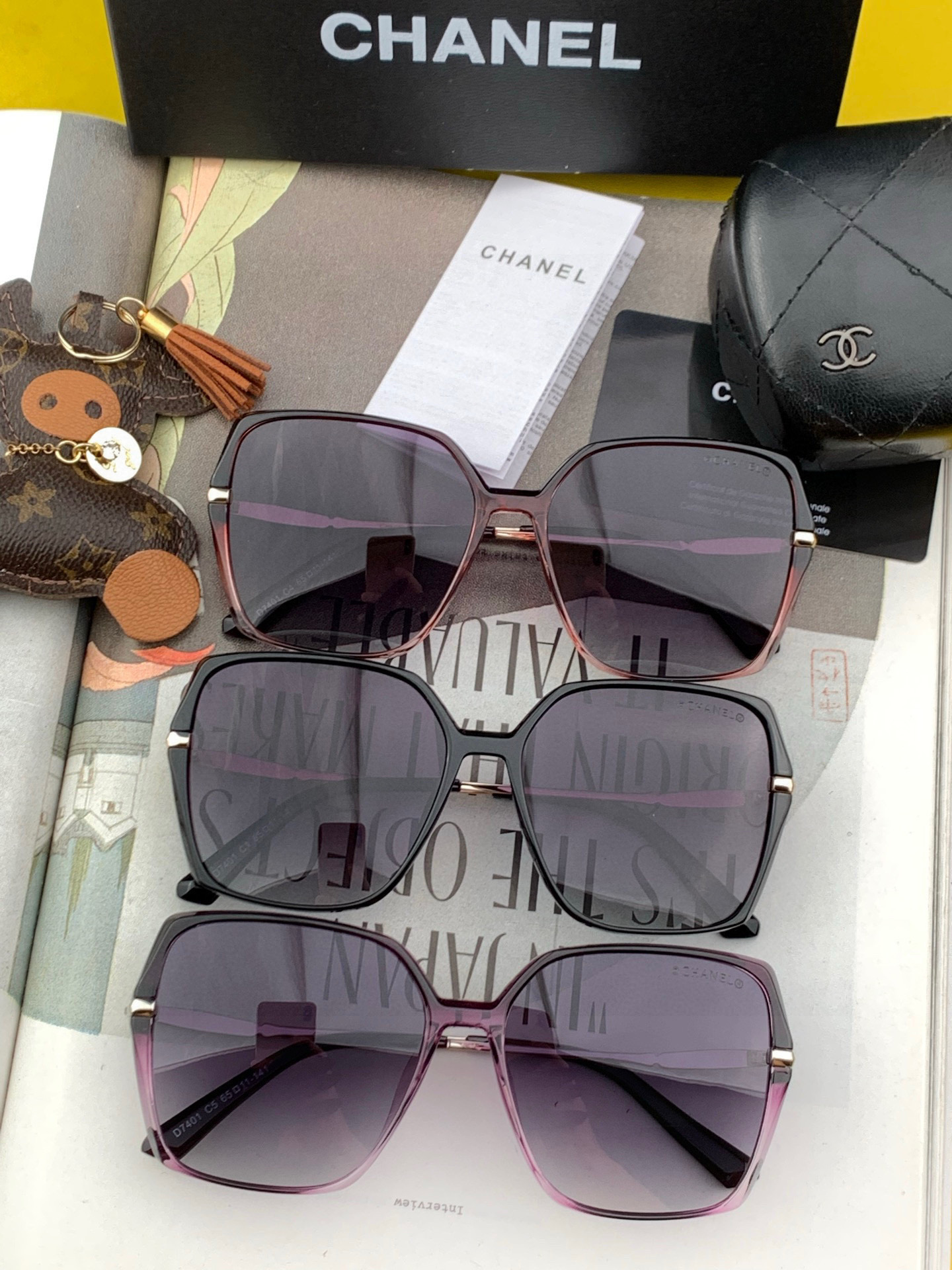 香奈儿 太阳镜🌞 2025开春新品超轻墨镜🆕众多博主网红都有配戴的 很有设计感 超前时尚💕 镜腿立体感十