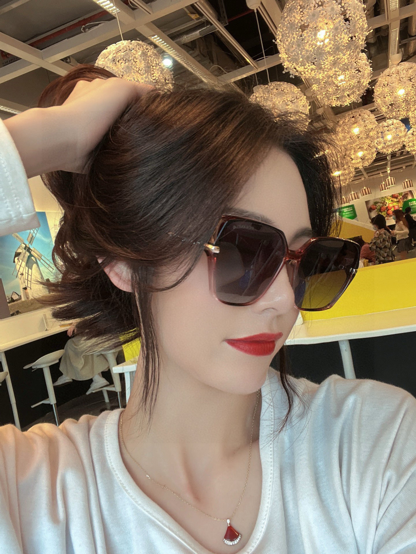 香奈儿 太阳镜🌞 2025开春新品超轻墨镜🆕众多博主网红都有配戴的 很有设计感 超前时尚💕 镜腿立体感十