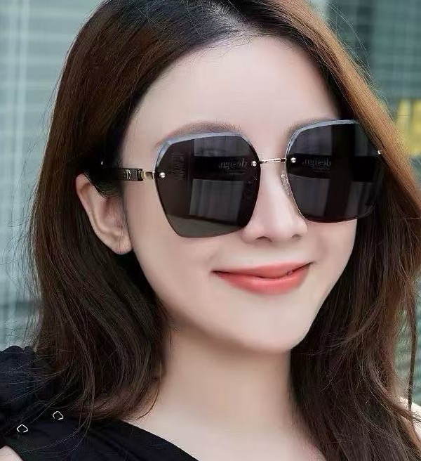 【尼龙偏光系列】爱马仕无框太阳镜墨方框设计，不挑脸型，无论搭配大衣还是连衣裙都非常显气质尼龙偏光镜片预防