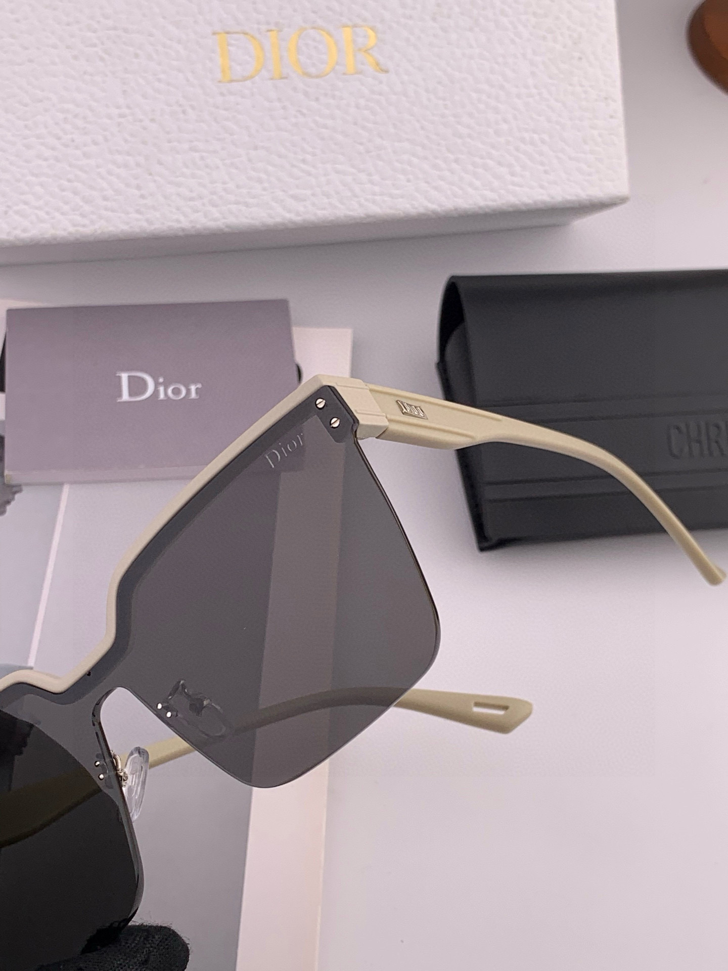 🔺 【DIOR尼龙偏光连体太阳镜】2025开春新款 潮流爆款 时尚方框偏光太阳镜 高品质 佩戴舒适 网红