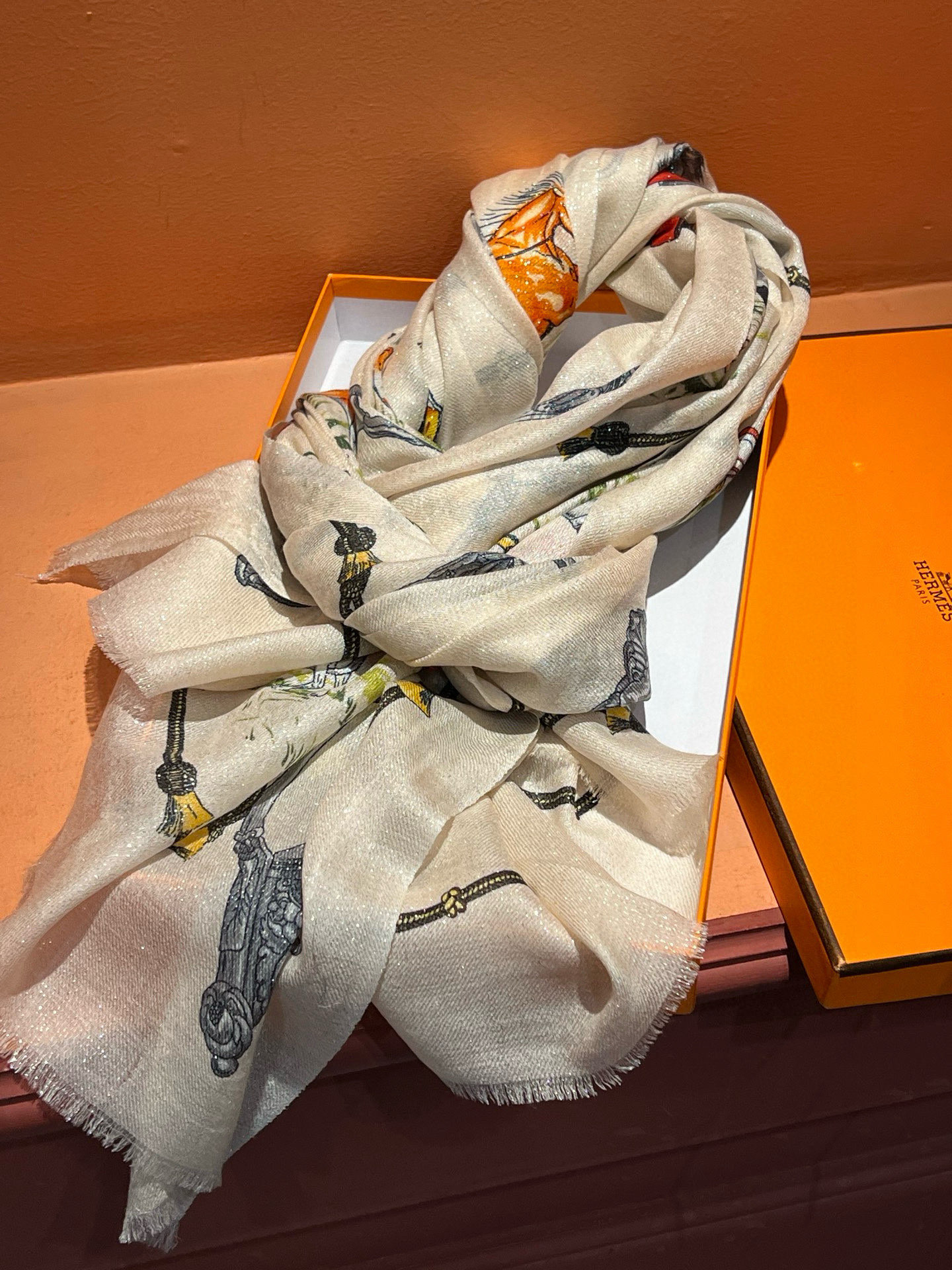会发光发亮的围巾 新款🆕🏇🏇买了都说好看‼️推荐💕顶级工艺超值‼️爱马仕专柜爆款🎁💟立体呈现图案纹路实物