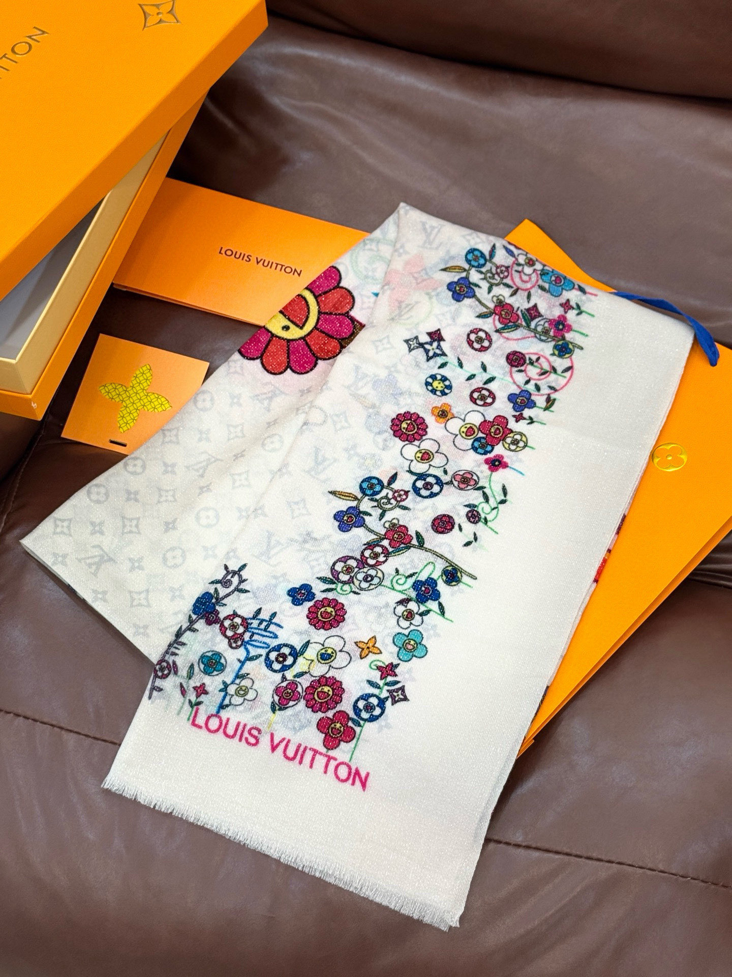 会发光发亮的围巾25年新品🌈上新 专柜同步材质 LV x TM Monogram SuPerflat F