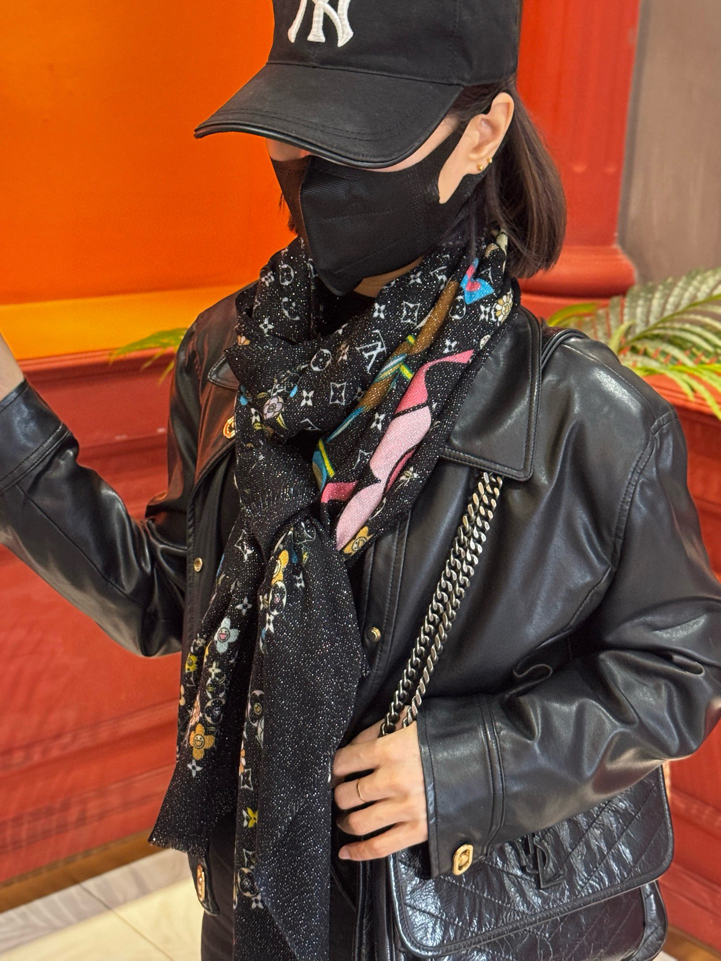 会发光发亮的围巾25年新品🌈上新 专柜同步材质 LV x TM Monogram SuPerflat F