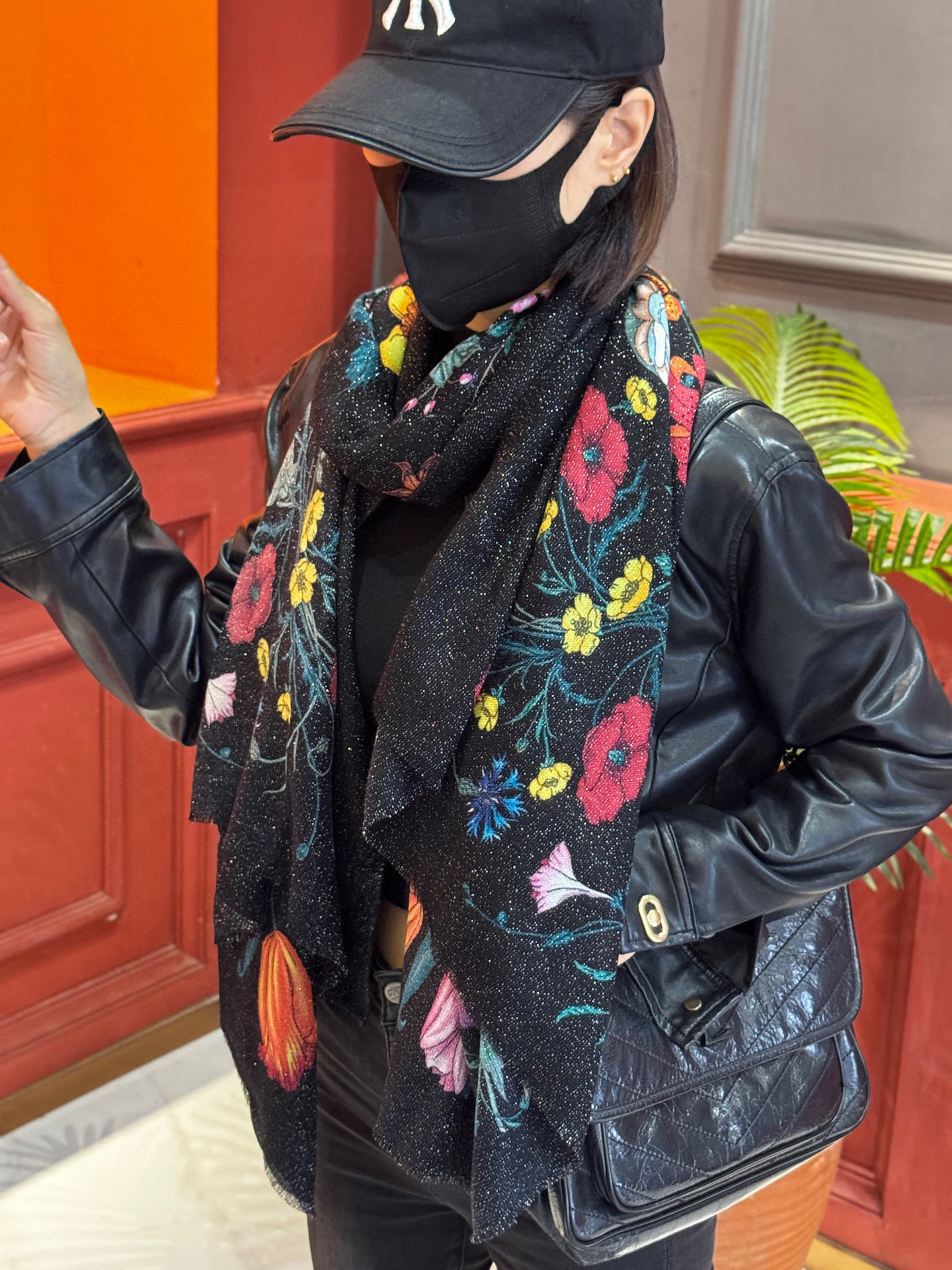 会发光发亮的围巾羊绒新款 🆕🆕🌈💫速度‼️下手一定要快‼️G家新款【花卉长巾】，高端 大爱 货极少 现在