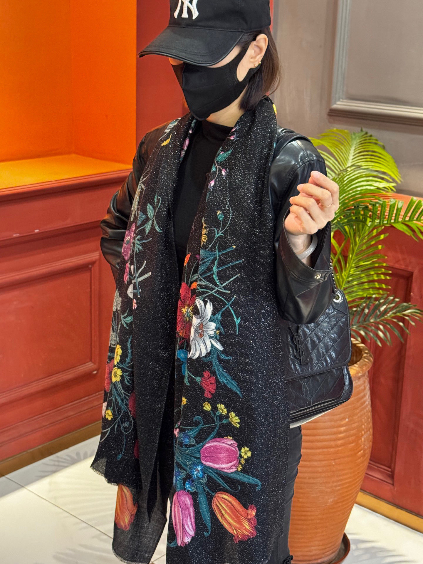 会发光发亮的围巾羊绒新款 🆕🆕🌈💫速度‼️下手一定要快‼️G家新款【花卉长巾】，高端 大爱 货极少 现在