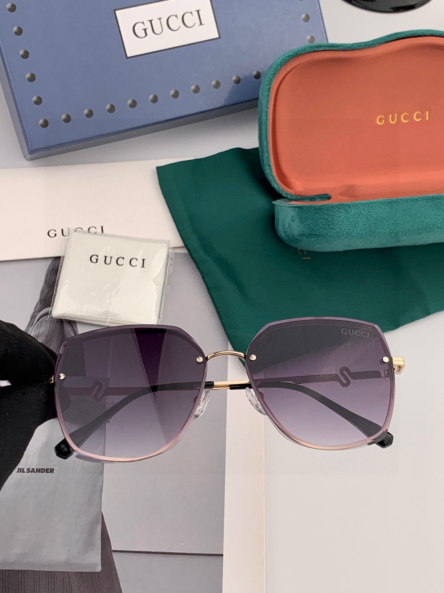 GUCCI 2025开春新款 最新款无框太阳镜 各路网红纷纷带起气场满分‼️ 俏皮甜美.上脸效果更佳.金