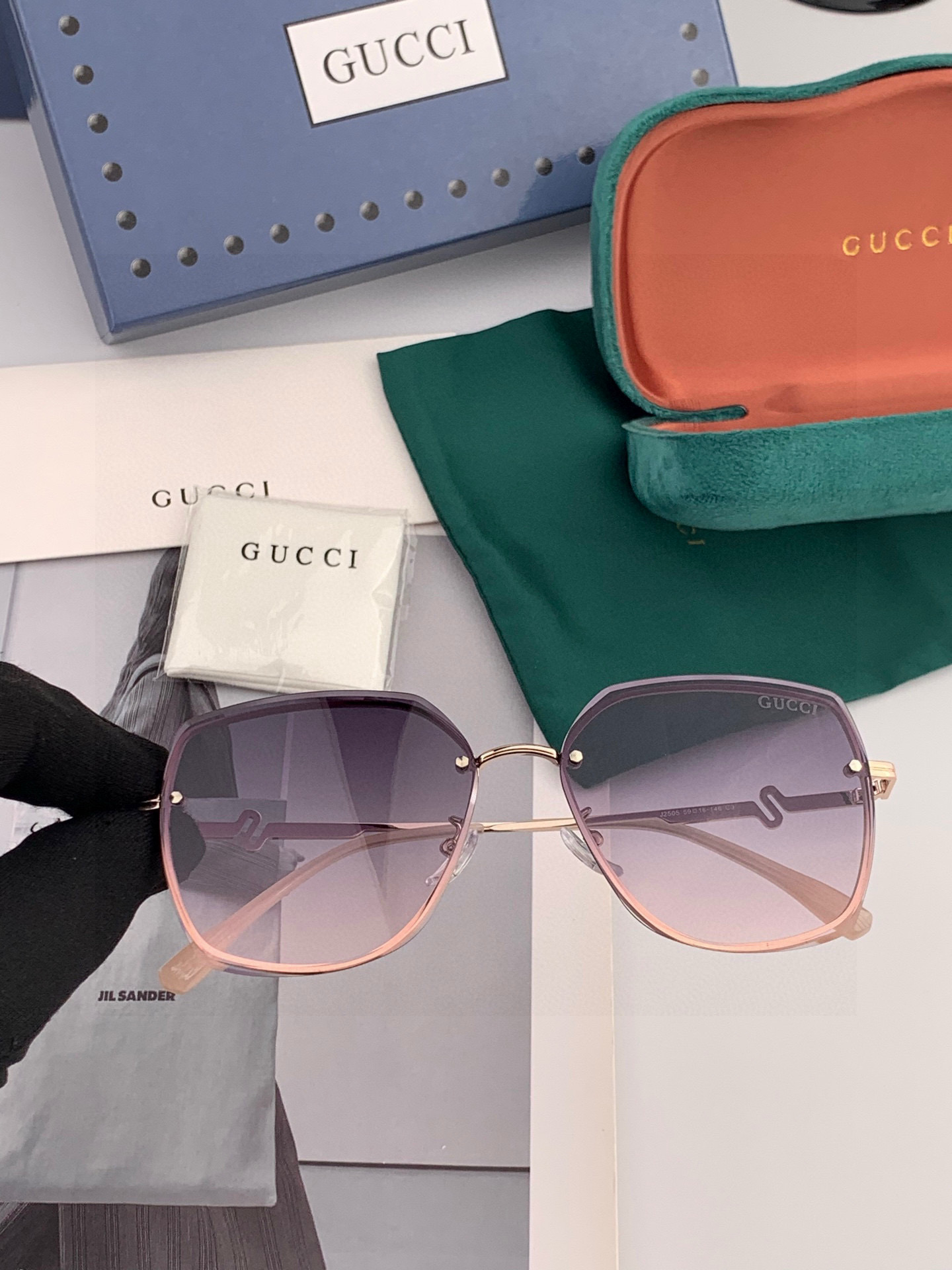 GUCCI 2025开春新款 最新款无框太阳镜 各路网红纷纷带起气场满分‼️ 俏皮甜美.上脸效果更佳.金