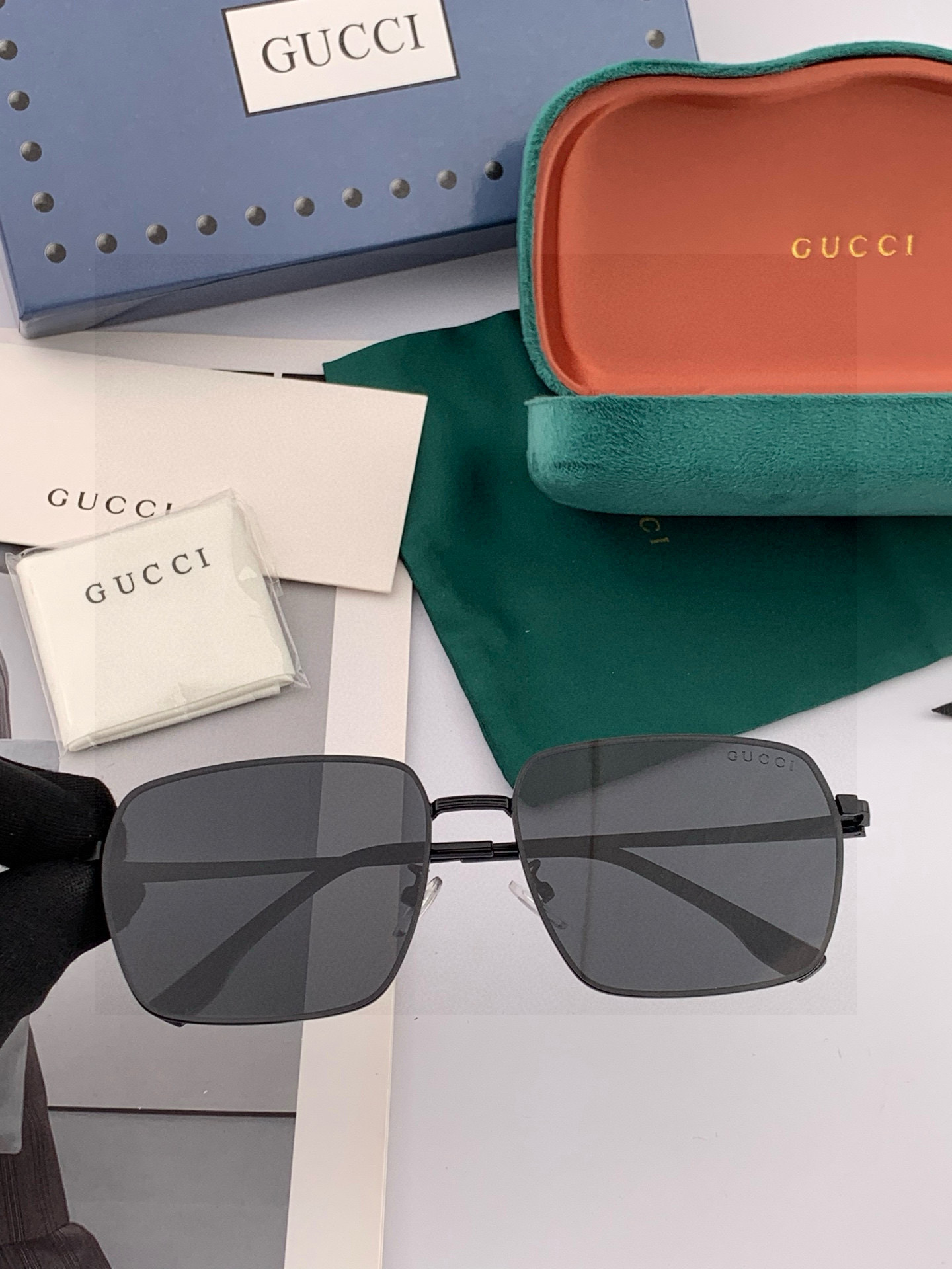 GUCCI 男款炫彩飞行员偏光太阳镜 ❤️材质：高清尼龙加厚卡槽高清偏光镜片 🌹无边框镜架💕颜👍型号：G