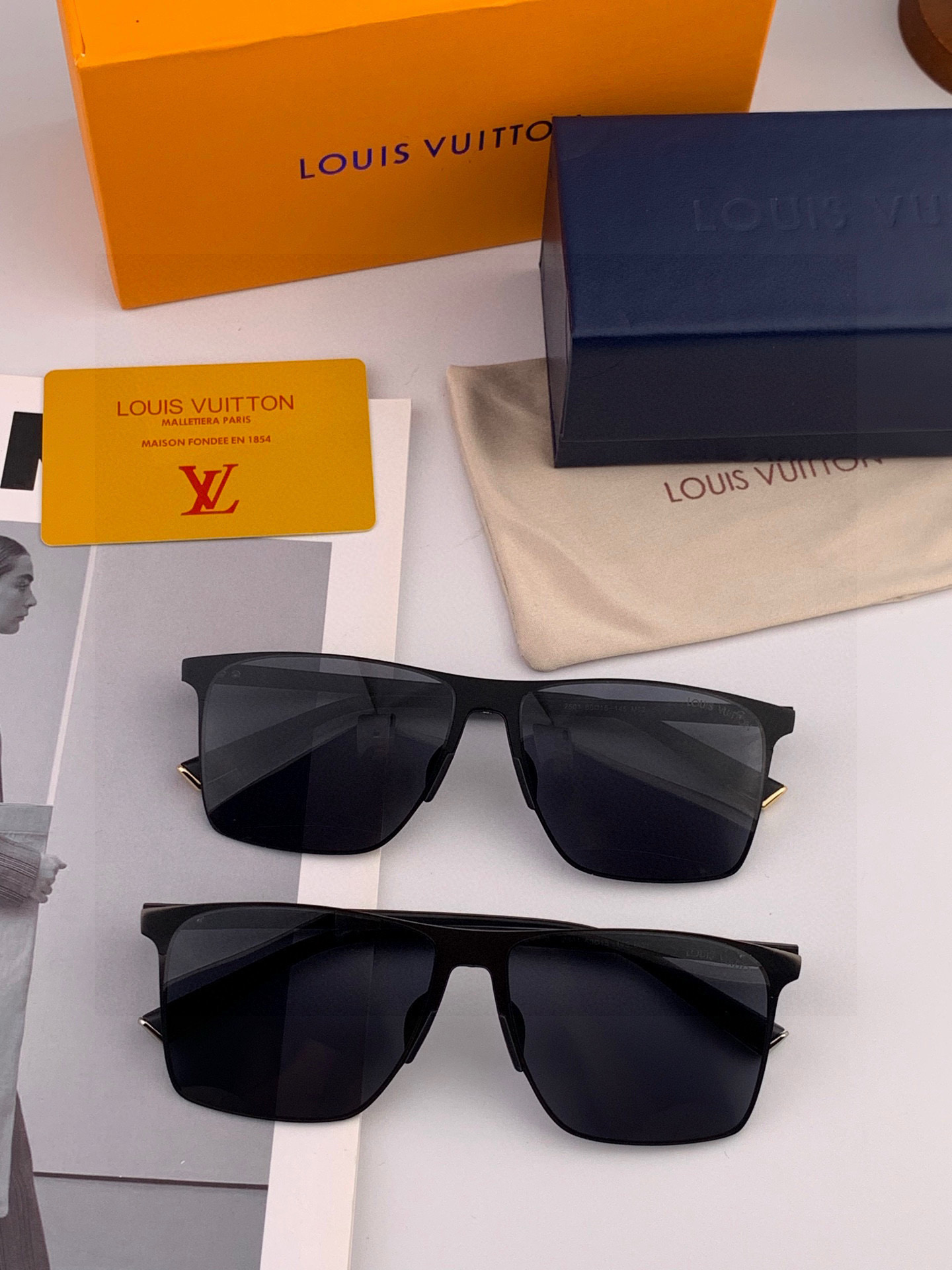 LV 男款炫彩飞行员偏光太阳镜 ❤️材质：高清尼龙加厚卡槽高清偏光镜片 🌹无边框镜架💕颜👍型号：L125