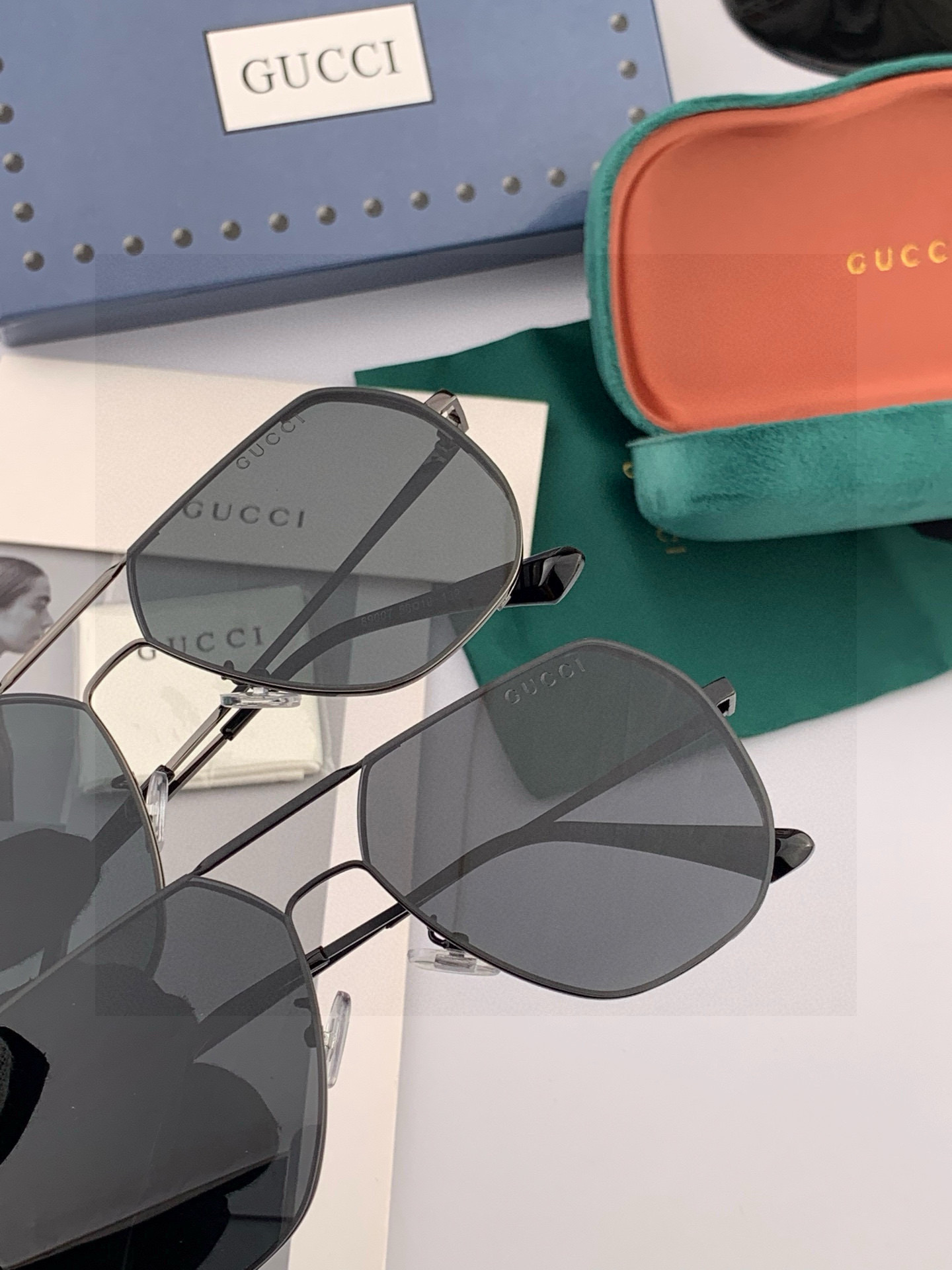 GUCC* 男款炫彩飞行员偏光太阳镜 ❤️材质：高清尼龙加厚卡槽高清偏光镜片 🌹无边框镜架💕颜👍型号：G