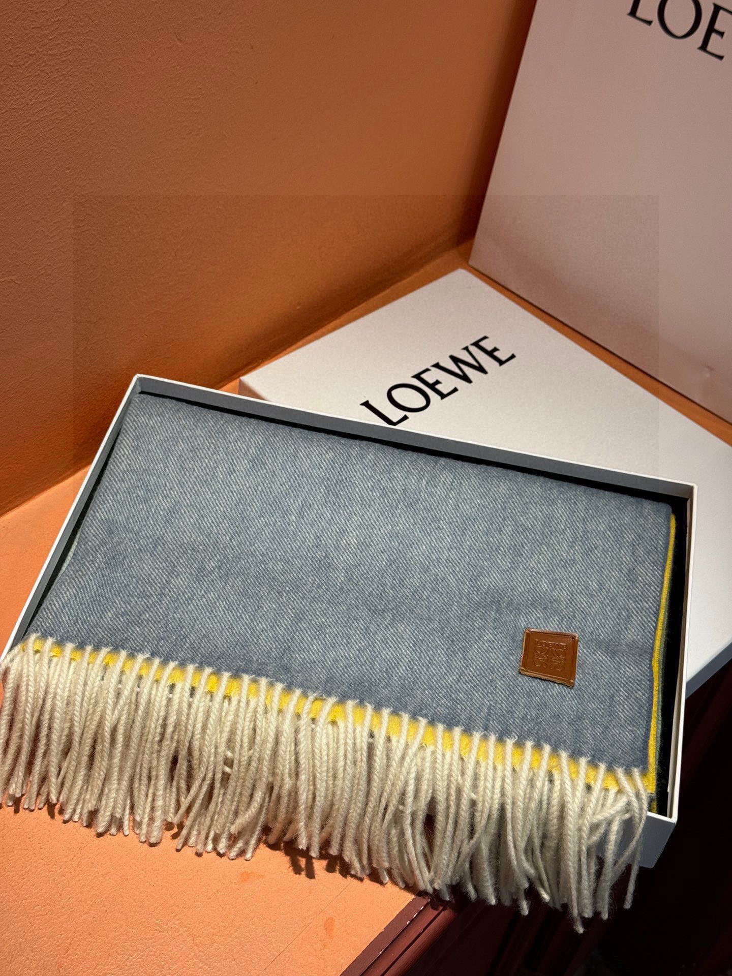 ✨✨太美了😍罗意威 美到要尖叫😱专柜最新款🎊英伦欧美范儿「多色渐变」又是一款即时尚又实用的大围巾&长巾，