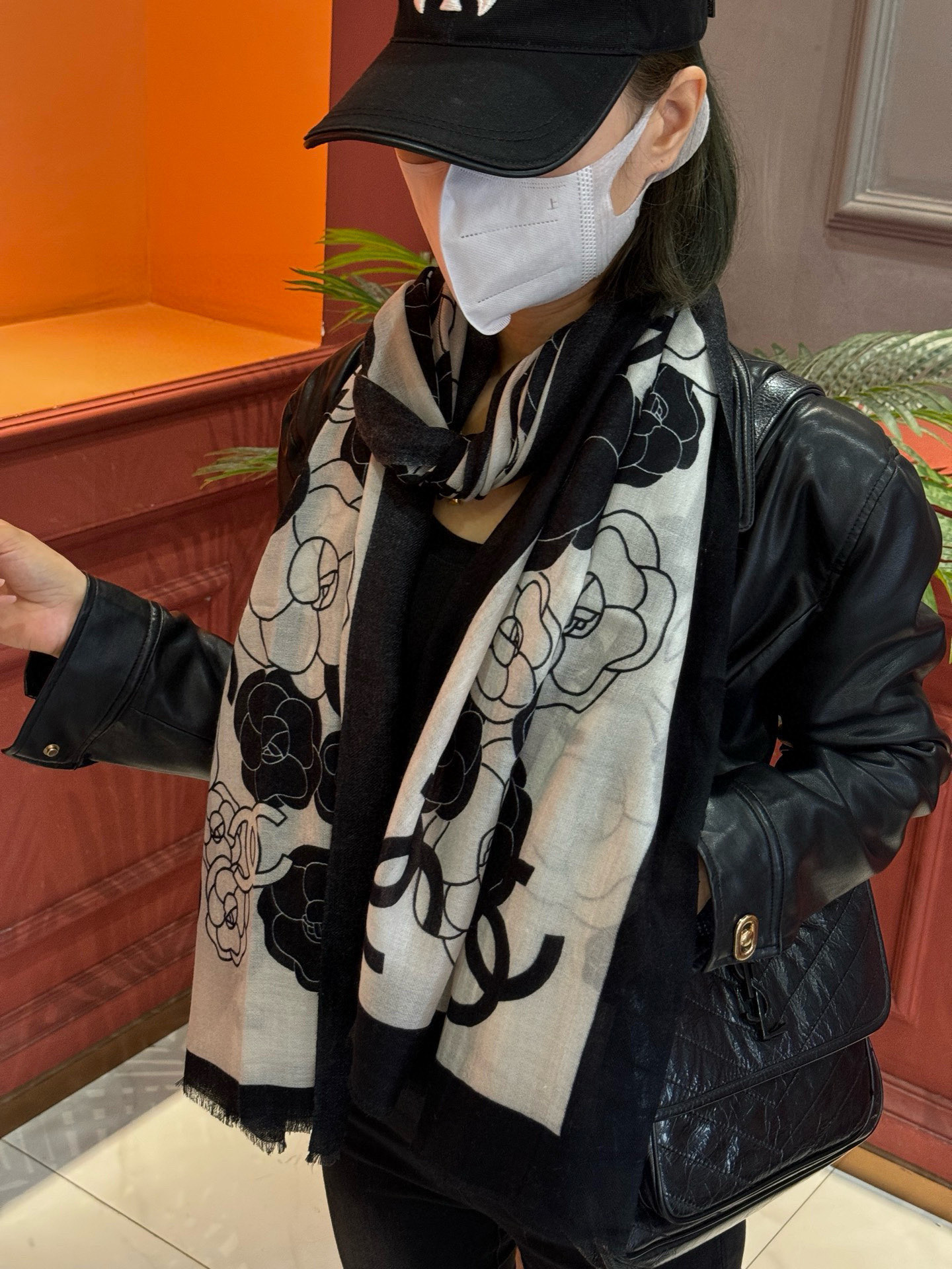 羊绒新款💞 新❤小香【山茶花长围巾】~超级抬气色！高级女人味！羊绒围巾也能这么美！！！这款双面花卉羊绒围