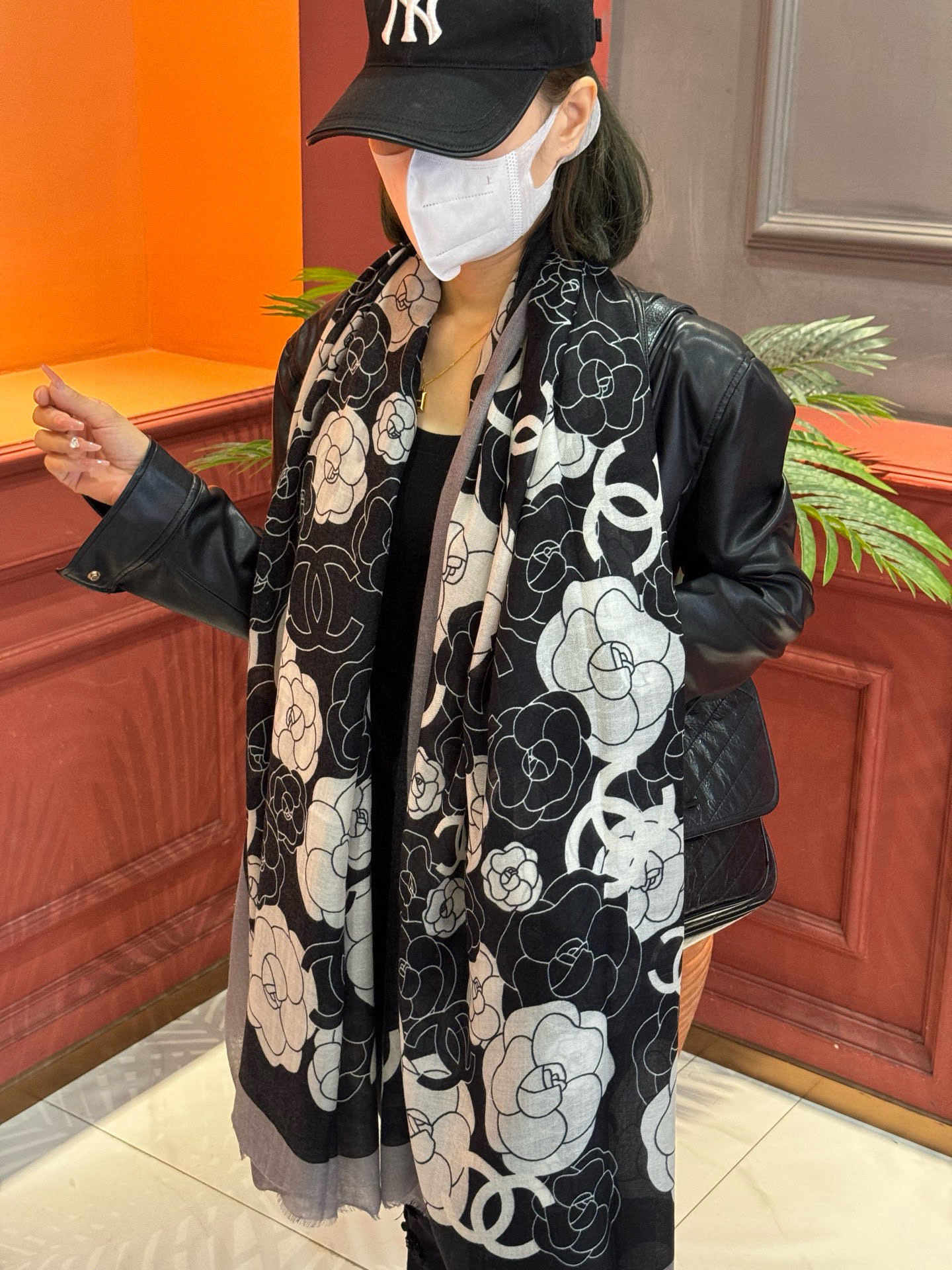 羊绒新款💞 新❤小香【山茶花长围巾】~超级抬气色！高级女人味！羊绒围巾也能这么美！！！这款双面花卉羊绒围