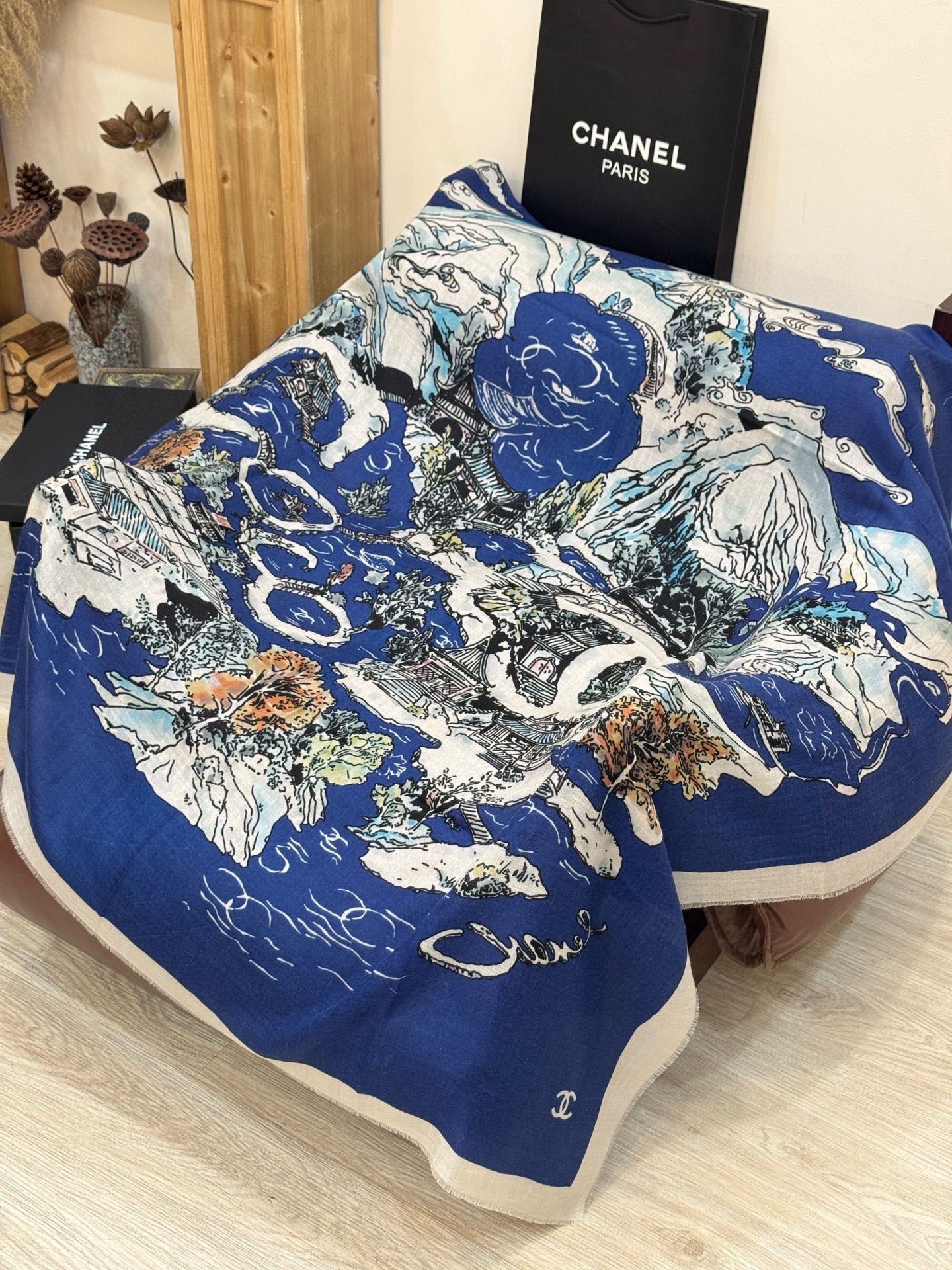 𝑪𝒉𝒂𝒏𝒆𝒍 • 25𝑪四季披肩！Size：140x140cm 100%羊绒轻盈柔软，亲肤舒适，四季皆宜