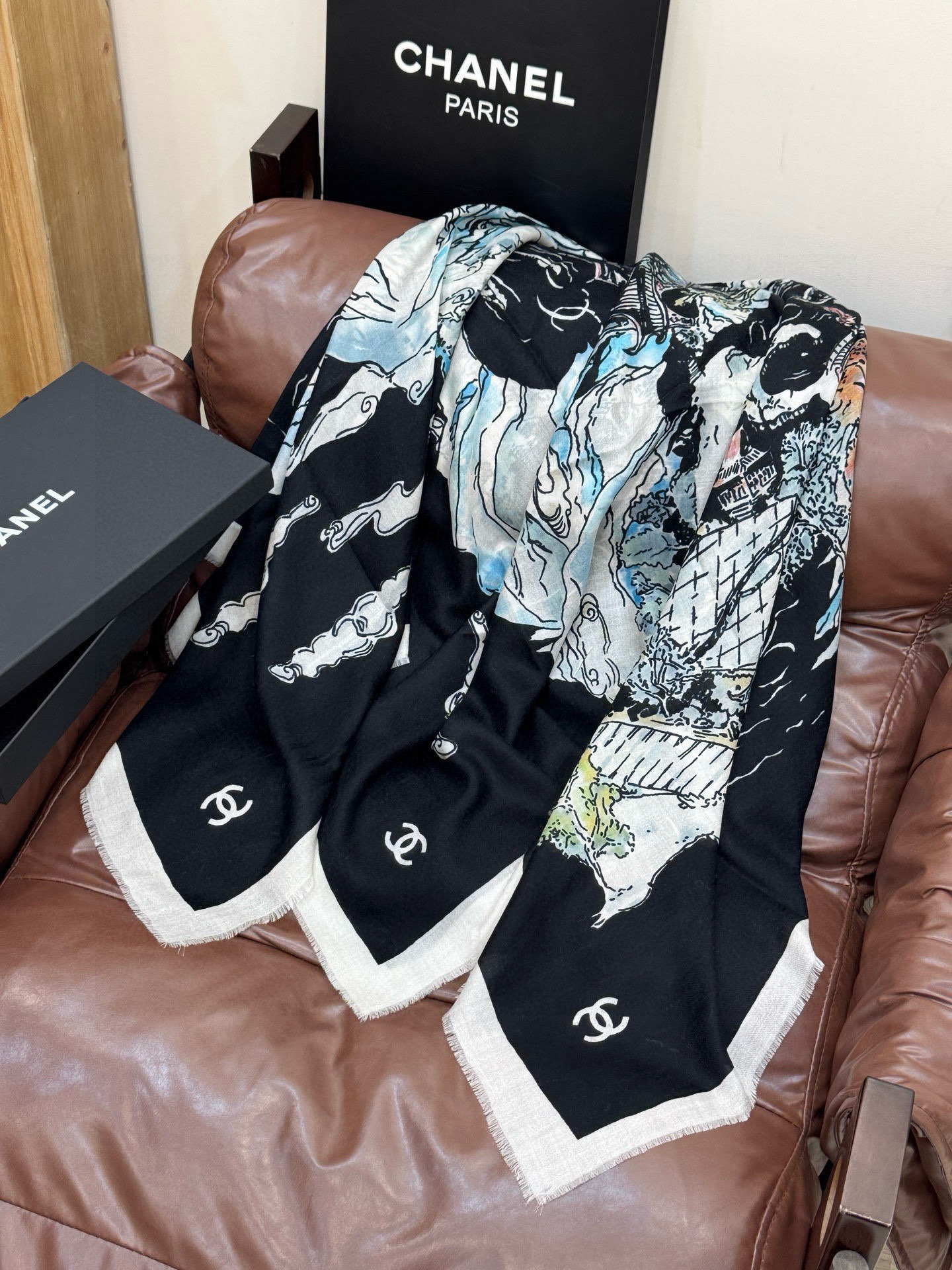 𝑪𝒉𝒂𝒏𝒆𝒍 • 25𝑪四季披肩！Size：140x140cm 100%羊绒轻盈柔软，亲肤舒适，四季皆宜