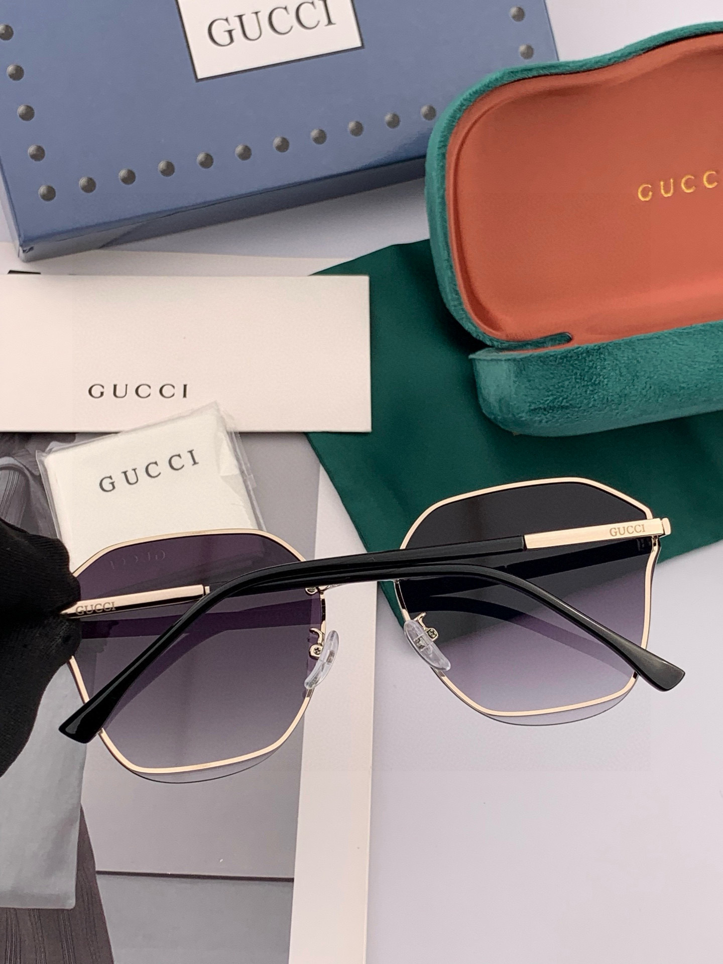 【GUCCI】 新款尼龙太眼镜，无框钻石 切边更有质感，大气女人范儿，大脸小脸都好看 ！型号：G1240