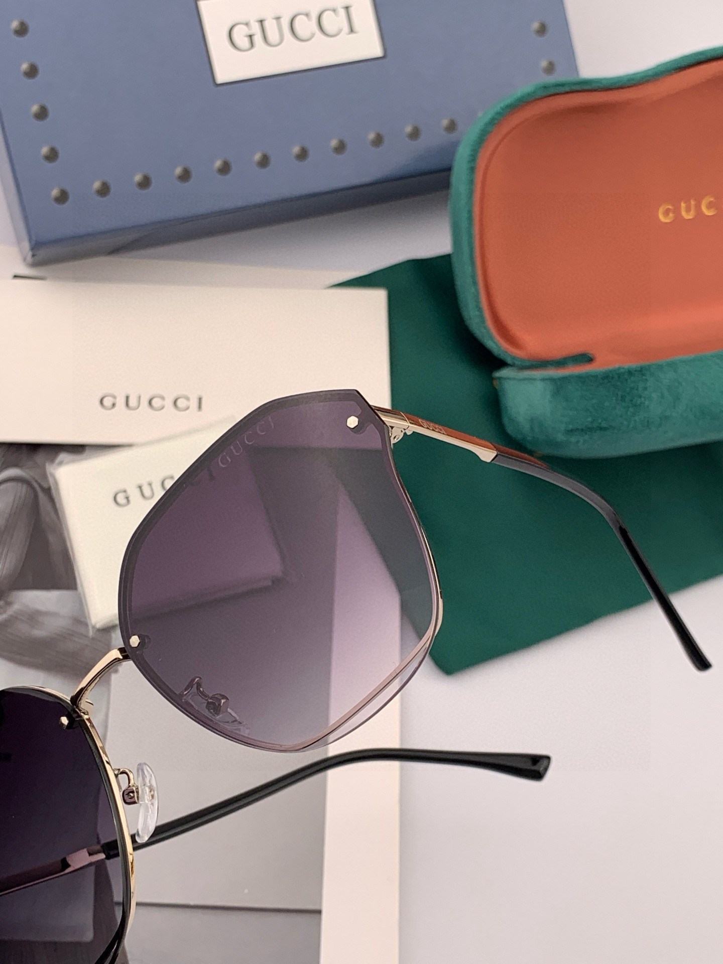 【GUCCI】 新款尼龙太眼镜，无框钻石 切边更有质感，大气女人范儿，大脸小脸都好看 ！型号：G1240