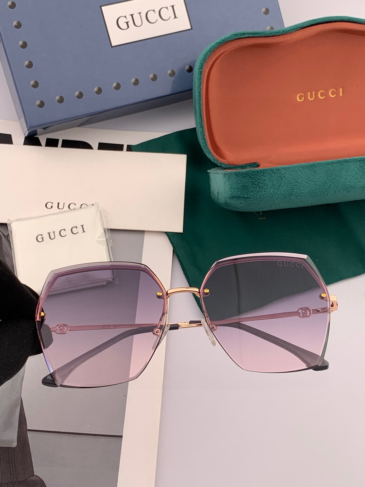 【GUCCI】 新款尼龙太眼镜，无框钻石 切边更有质感，大气女人范儿，大脸小脸都好看 ！型号：G1240