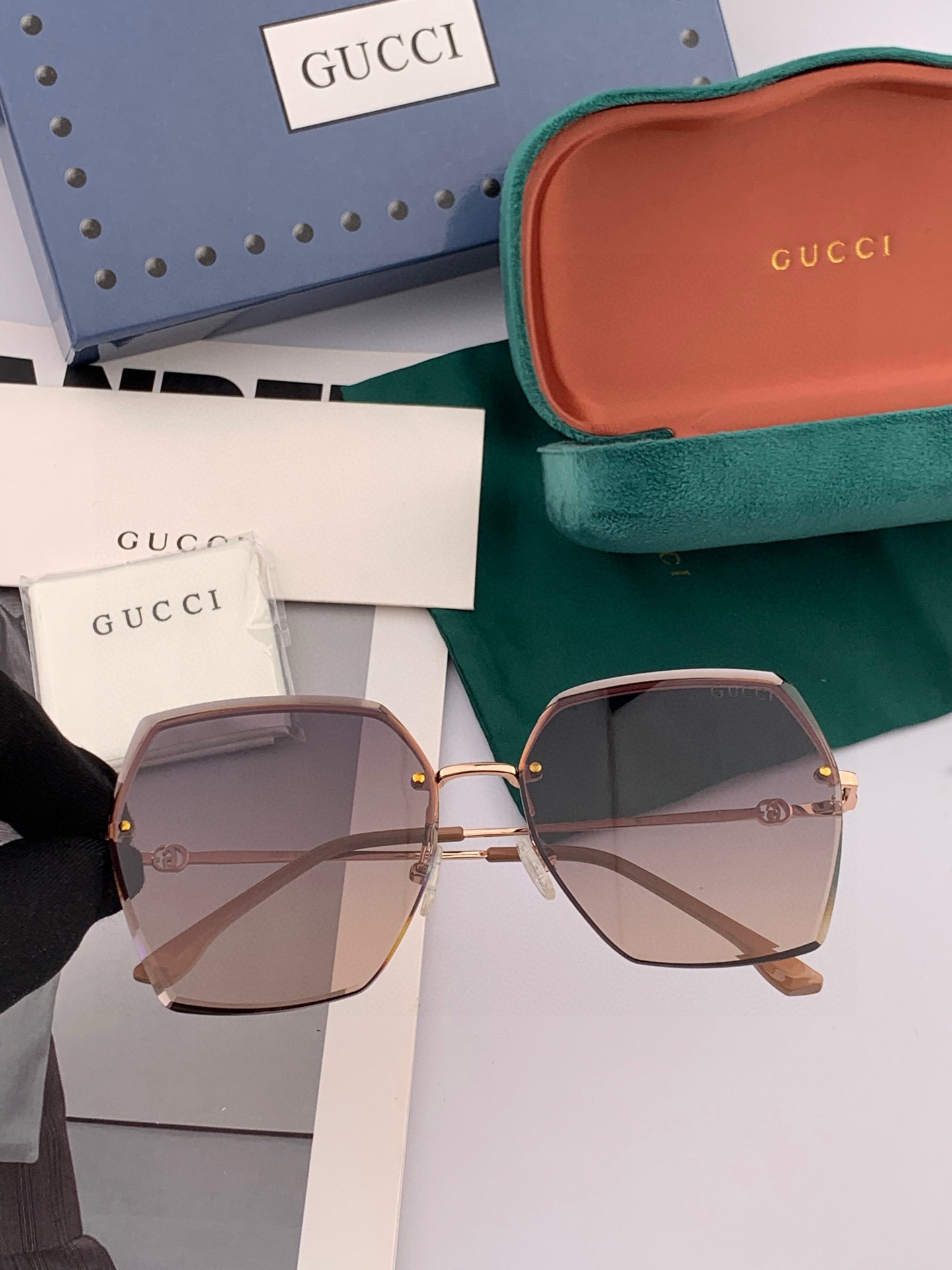 【GUCCI】 新款尼龙太眼镜，无框钻石 切边更有质感，大气女人范儿，大脸小脸都好看 ！型号：G1240