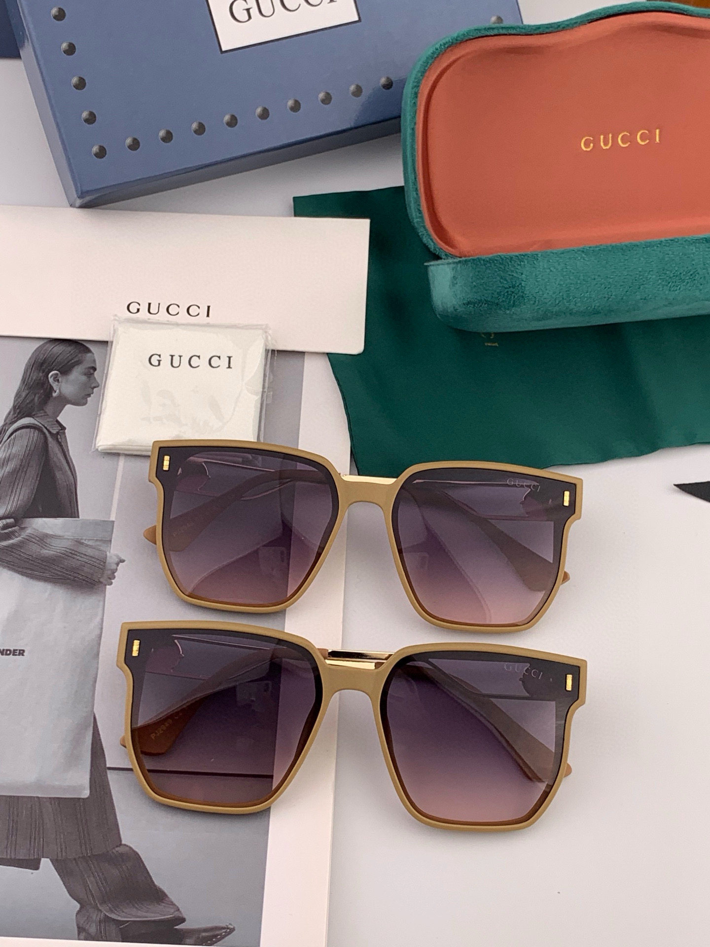 Gucci 经典的方框设计，不挑脸型，无论搭配大衣还是连衣裙都非常显气质尼龙偏光镜片预防紫外线 型号：G