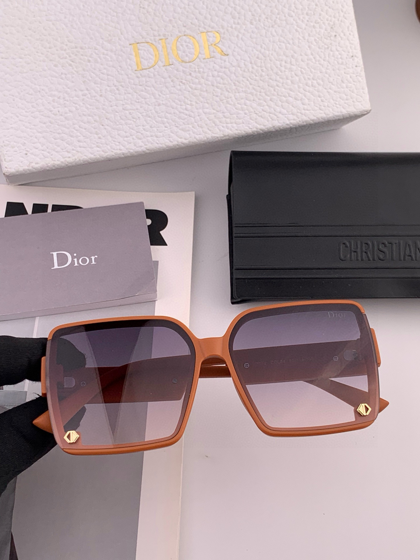 🔺 【DIOR-迪奥】2025开春新款 潮流爆款 时尚方框偏光太阳镜 高品质 佩戴舒适 网红潮款墨镜 女