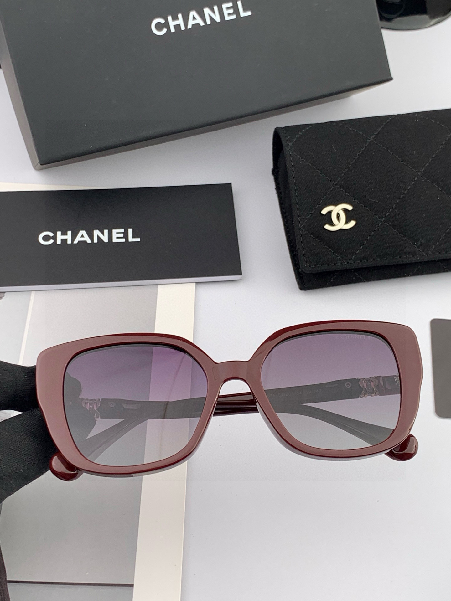 【CHANEL】香奈儿 2025新款潮流爆款 时尚方框太阳镜 佩戴舒适 网红潮款墨镜 女士高清加厚偏光太